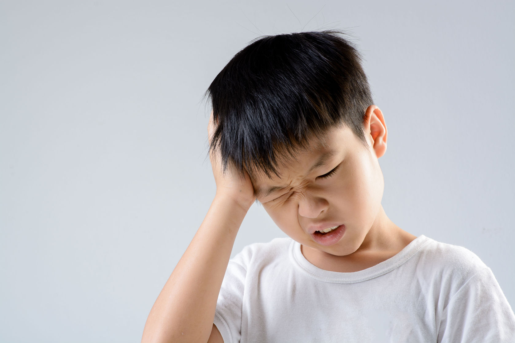 B&eacute; 13 tuổi 4 năm đau đầu, mỗi học kỳ nghỉ học 2 th&aacute;ng: Thủ phạm g&acirc;y ra khiến ai cũng bất ngờ - Ảnh 2.