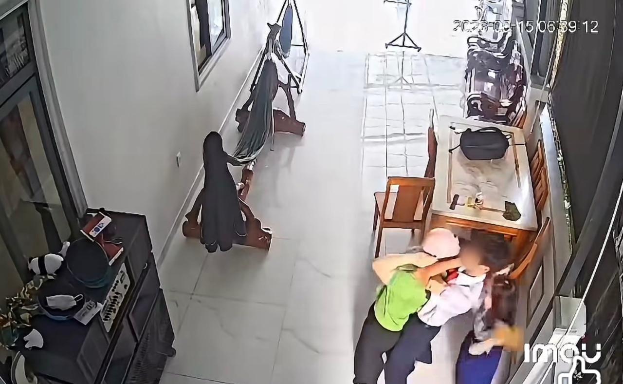 Th&ocirc;ng tin mới vụ nam sinh lớp 7 siết cổ, đ&aacute;nh người th&acirc;n- Ảnh 1.