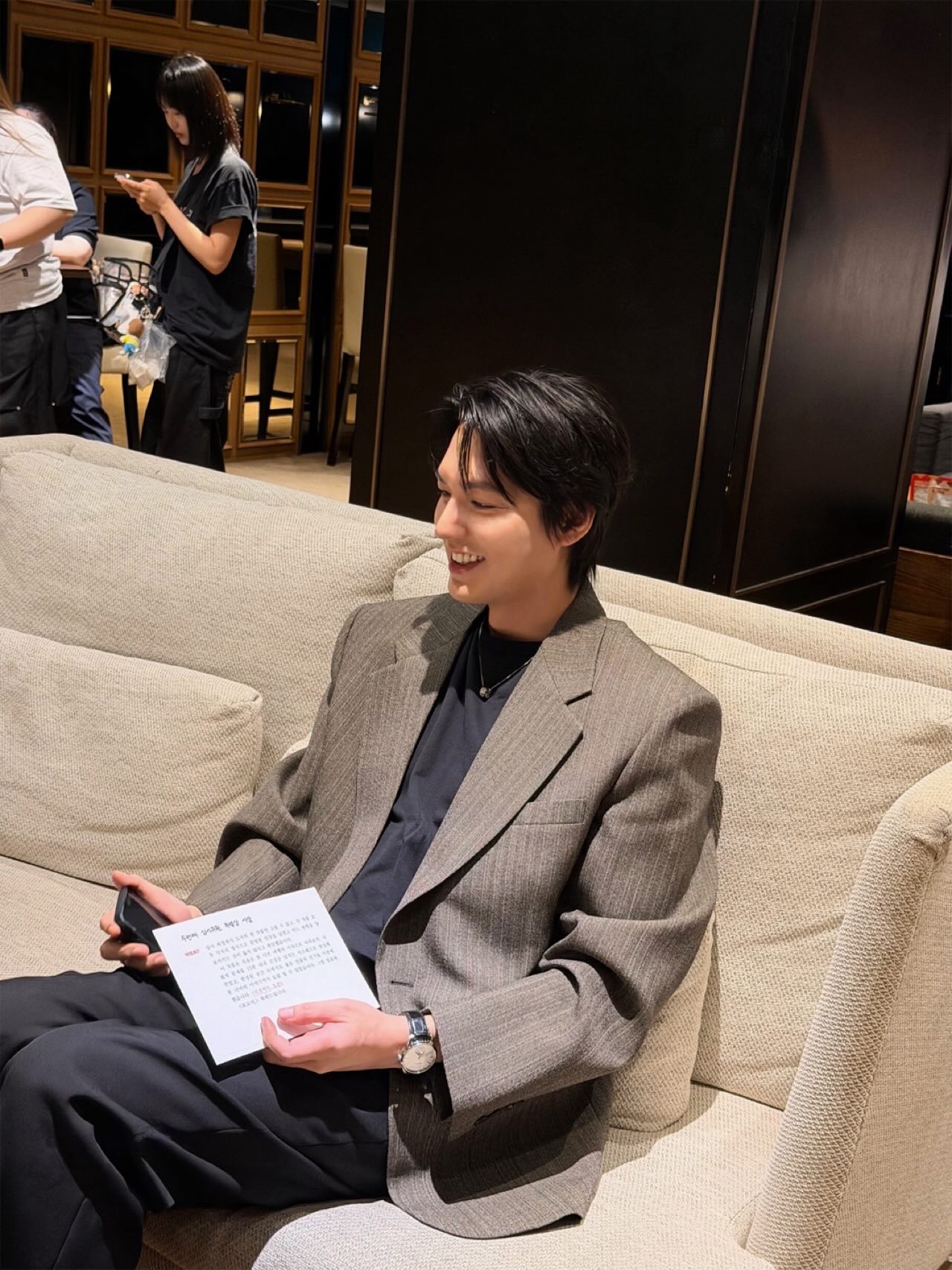 Lee Min Ho trở lại làm nam thần, Getty Images cũng không dìm nổi- Ảnh 9.