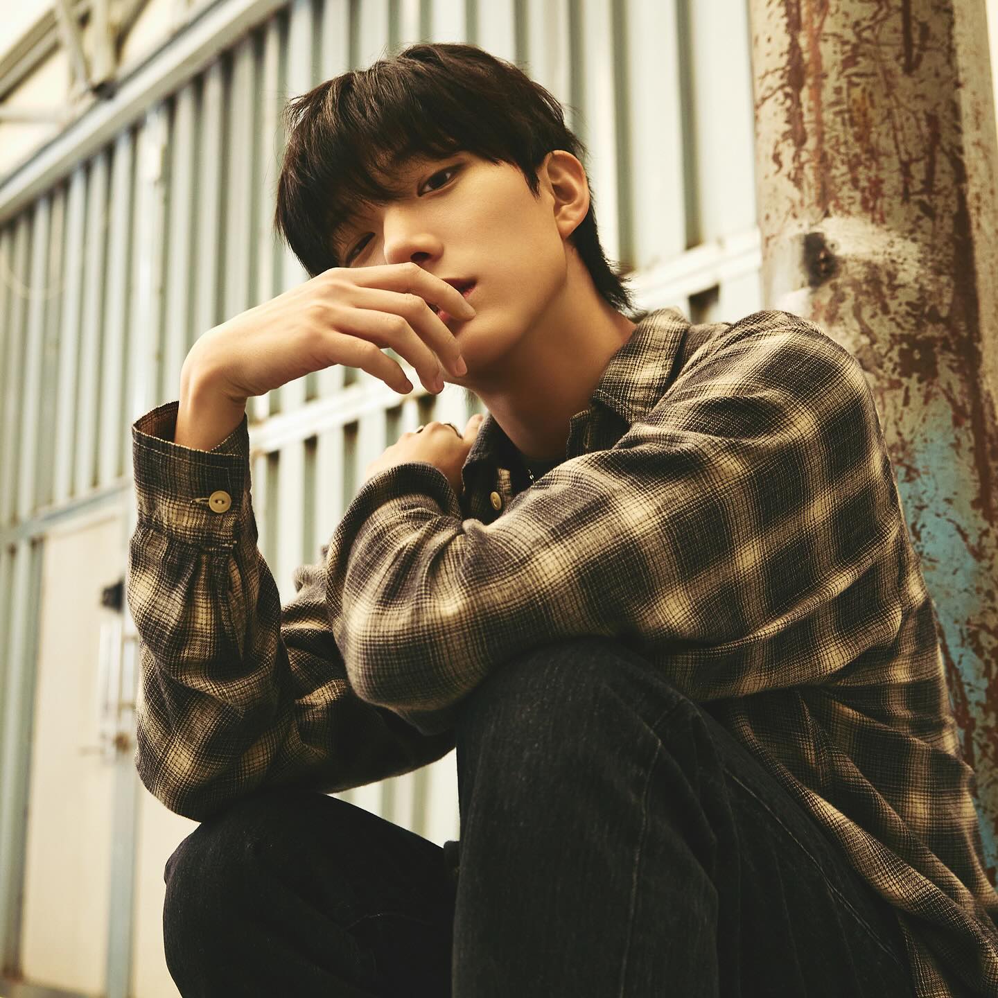 H&igrave;nh ảnh Hyun Bin l&agrave;m c&ocirc;ng nh&acirc;n ở c&ocirc;ng trường x&acirc;y dựng g&acirc;y x&ocirc;n xao- Ảnh 3.