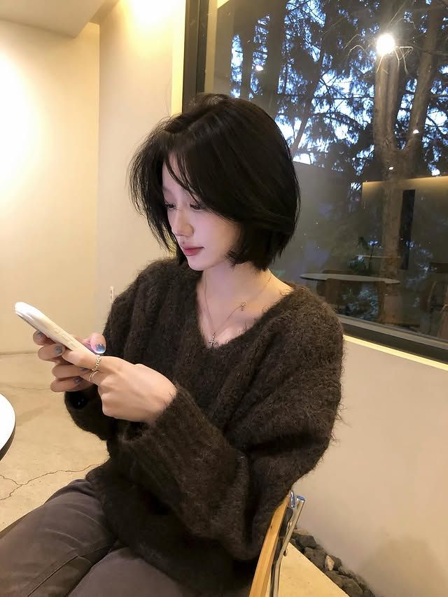 Song Hye Kyo để tóc ngắn nổi bật thần thái sang chảnh, cá tính: Chị em có ngay kiểu tóc hack tuổi cho mùa thu đông- Ảnh 22.
