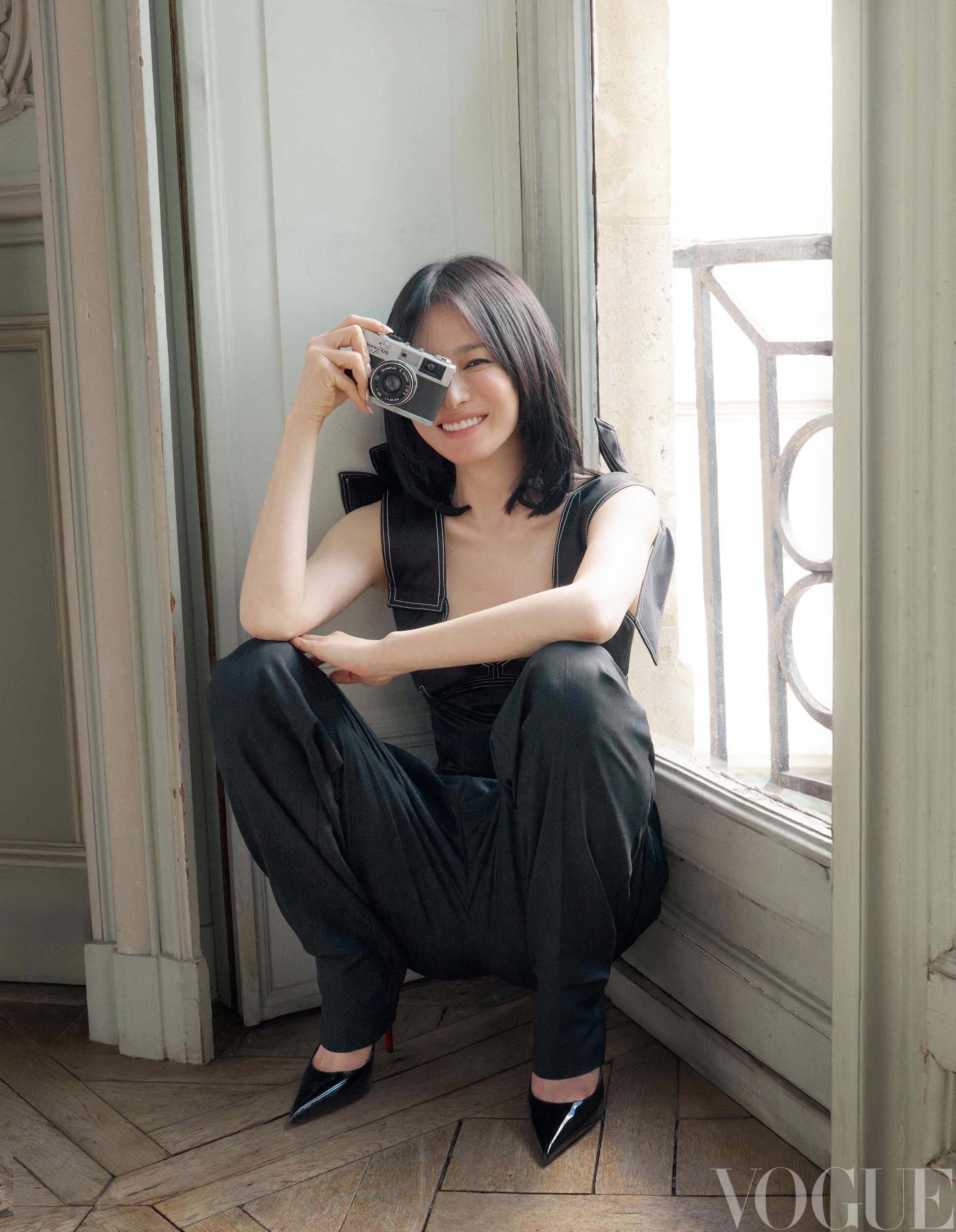 Song Hye Kyo để tóc ngắn nổi bật thần thái sang chảnh, cá tính: Chị em có ngay kiểu tóc hack tuổi cho mùa thu đông- Ảnh 14.