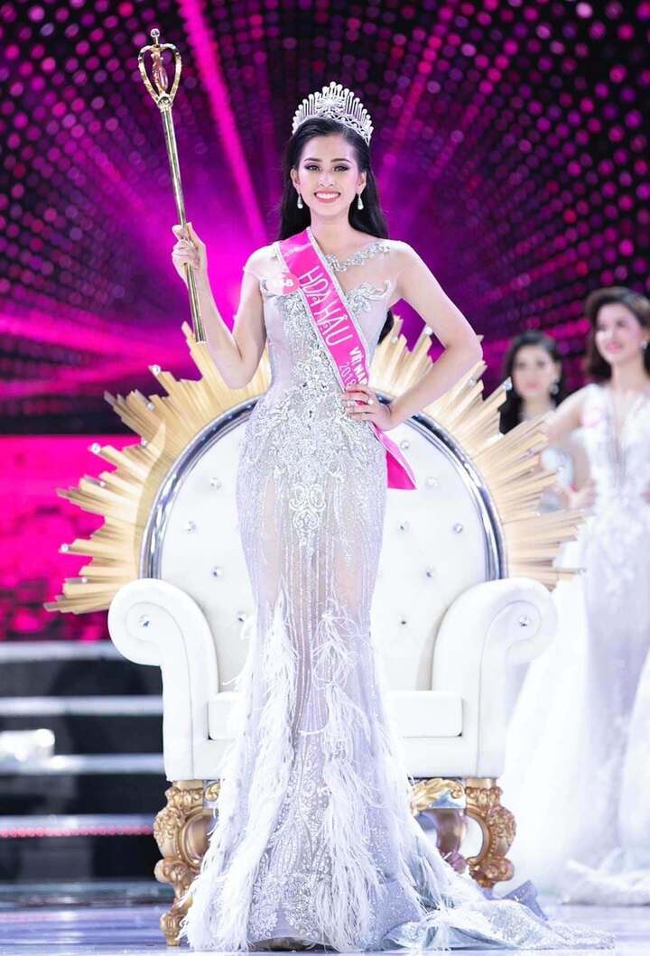 Tiểu Vy sau 8 năm đăng quang Hoa hậu Việt Nam- Ảnh 1.