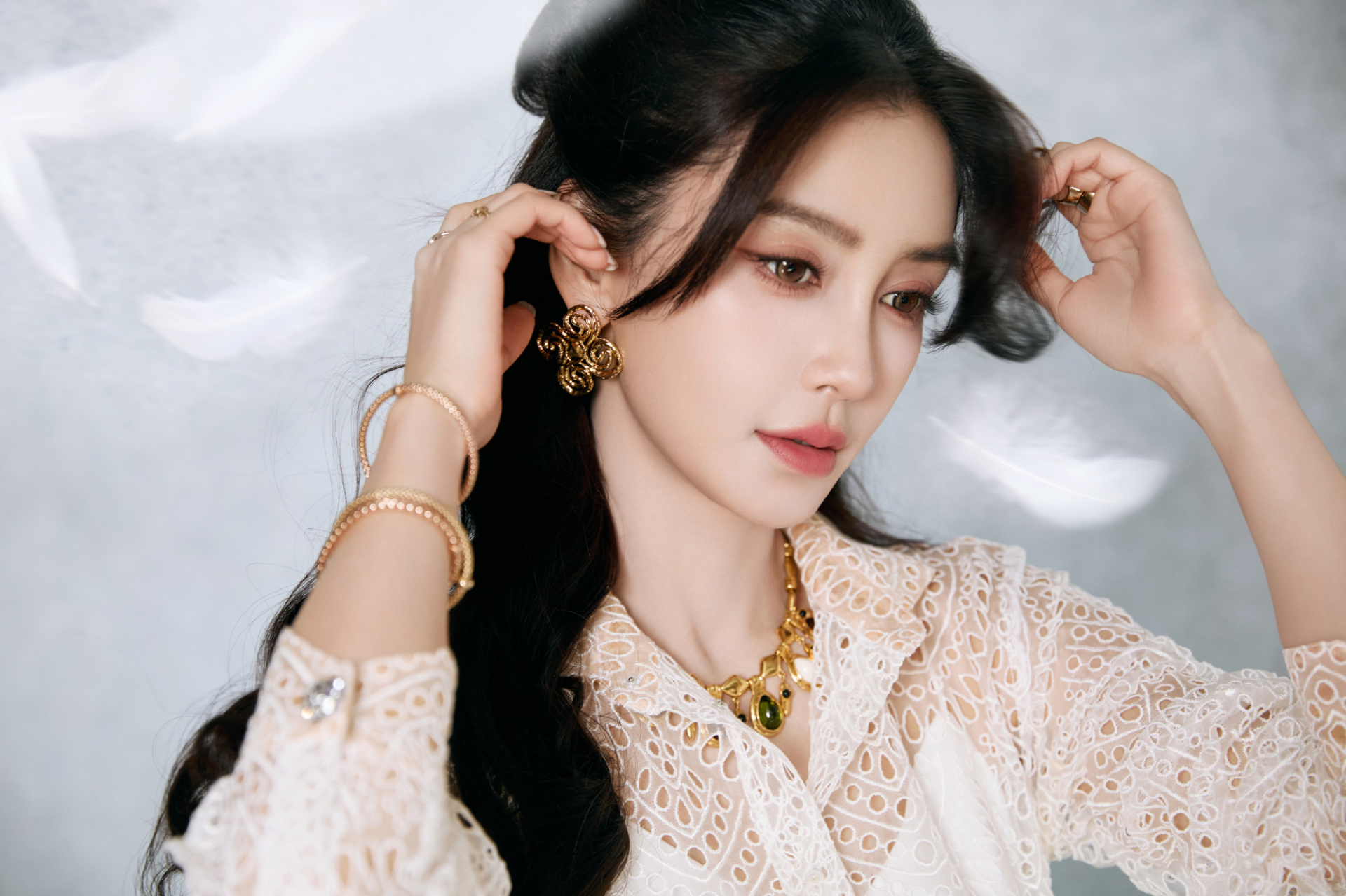 Sức hút chưa từng thay đổi của Angelababy sau hơn 1 thập kỷ- Ảnh 1.
