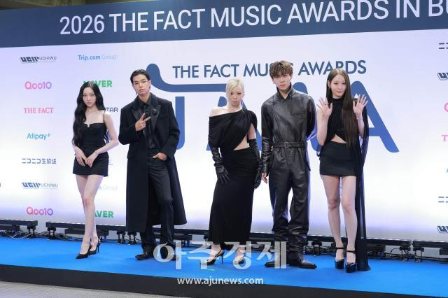 Sự kiện hot nhất showbiz h&ocirc;m nay: Seohyun (SNSD) h&oacute;a nữ thần, nam thần BAD "hẩy ngực" chiếm trọn spotlight- Ảnh 19.