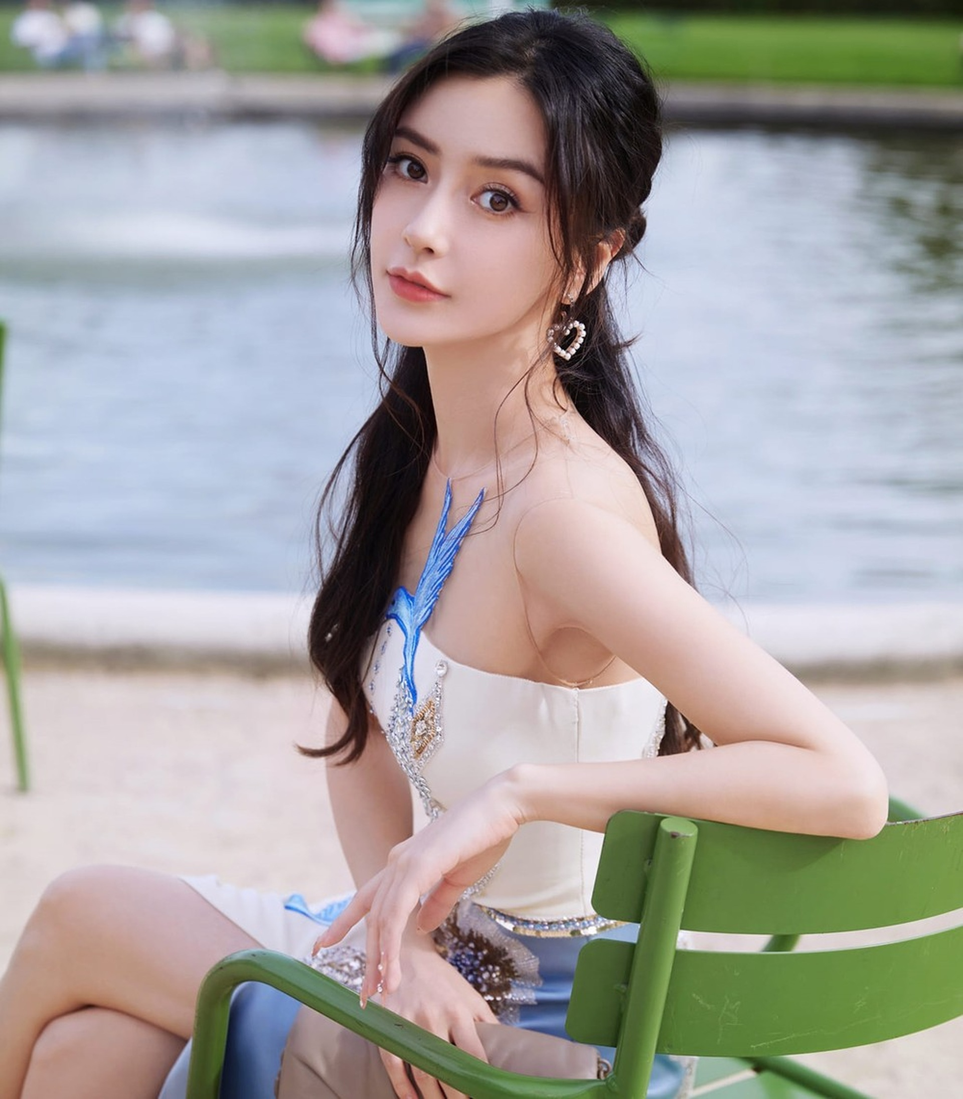 Sức hút chưa từng thay đổi của Angelababy sau hơn 1 thập kỷ- Ảnh 3.