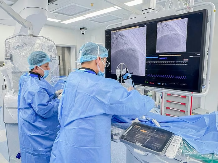 Chạy đua với thời gian, cứu sống 2 bệnh nh&acirc;n nhồi m&aacute;u cơ tim tại Ph&uacute; Quốc - Ảnh 1.