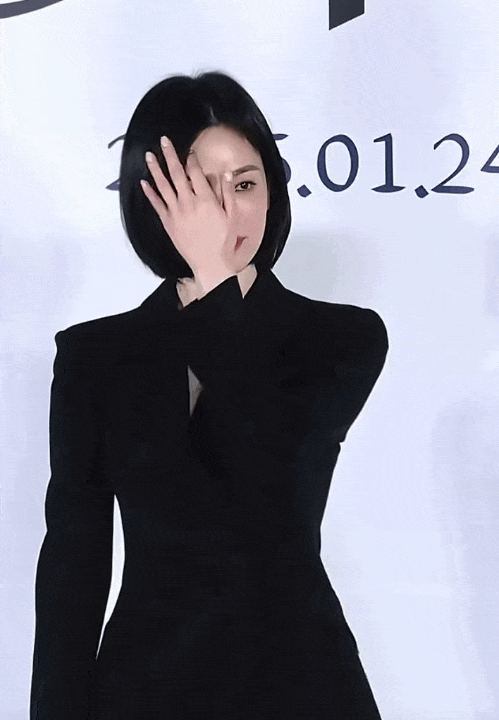 Song Hye Kyo để tóc ngắn nổi bật thần thái sang chảnh, cá tính: Chị em có ngay kiểu tóc hack tuổi cho mùa thu đông- Ảnh 4.