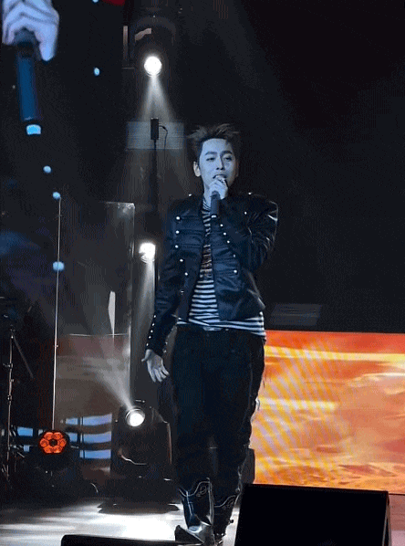 Để rapper hát bolero là thế này đây - Ảnh 1.