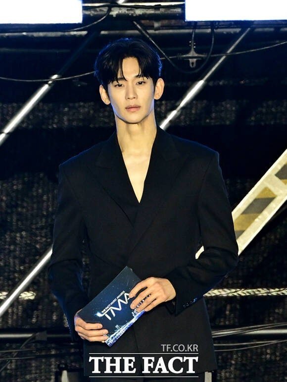 TMA 2026: Nhạt nho&agrave; kh&ocirc;ng &ldquo;bọt s&oacute;ng&rdquo;, Kim Soo Hyun giật trọn spotlight- Ảnh 4.