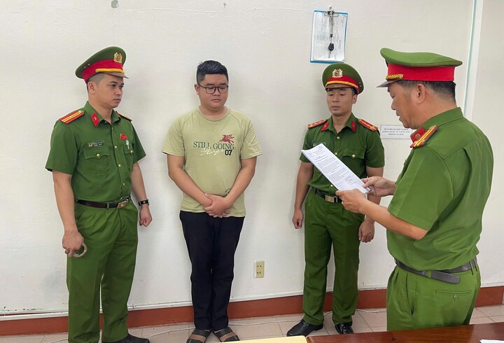 Cựu nh&acirc;n vi&ecirc;n ng&acirc;n h&agrave;ng ở Đ&agrave; Nẵng chiếm đoạt h&agrave;ng tỷ đồng của kh&aacute;ch h&agrave;ng- Ảnh 1.