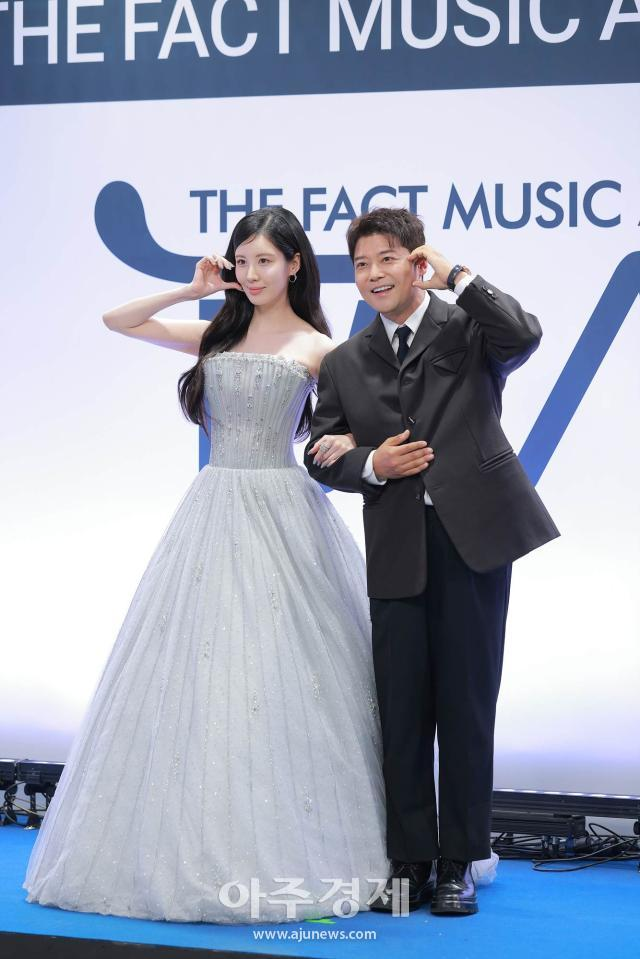 Sự kiện hot nhất showbiz h&ocirc;m nay: Seohyun (SNSD) h&oacute;a nữ thần, nam thần BAD "hẩy ngực" chiếm trọn spotlight- Ảnh 3.