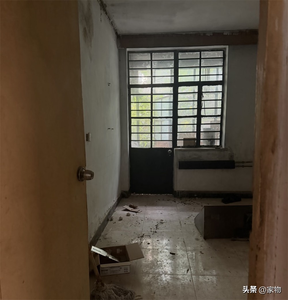Bị ch&ecirc; v&igrave; mua căn hộ tầng trệt xuống cấp, c&ocirc; g&aacute;i cải tạo ng&acirc;n s&aacute;ch thấp v&agrave; nhận lại một ng&ocirc;i nh&agrave; ai cũng m&ecirc;- Ảnh 5.