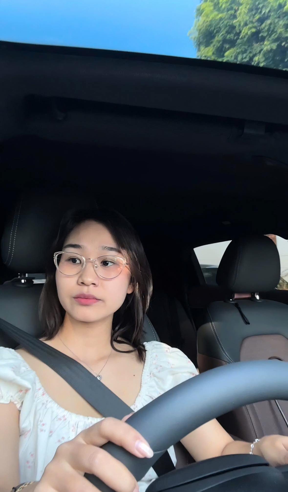 Hội nh&acirc;n vi&ecirc;n văn ph&ograve;ng ở c&aacute;ch c&ocirc;ng ty 26-40 km: Chi 840 triệu đồng mua VF7, đi l&agrave;m mất 3-4 tiếng/ng&agrave;y vẫn hơn ở thu&ecirc; - Ảnh 5.