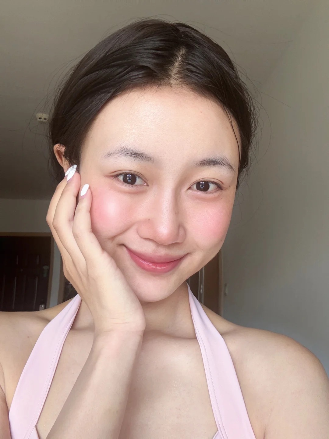4 bước đơn giản gi&uacute;p hạn chế m&ocirc;i th&acirc;m, giữ đ&ocirc;i m&ocirc;i hồng h&agrave;o mềm mịn - Ảnh 1.