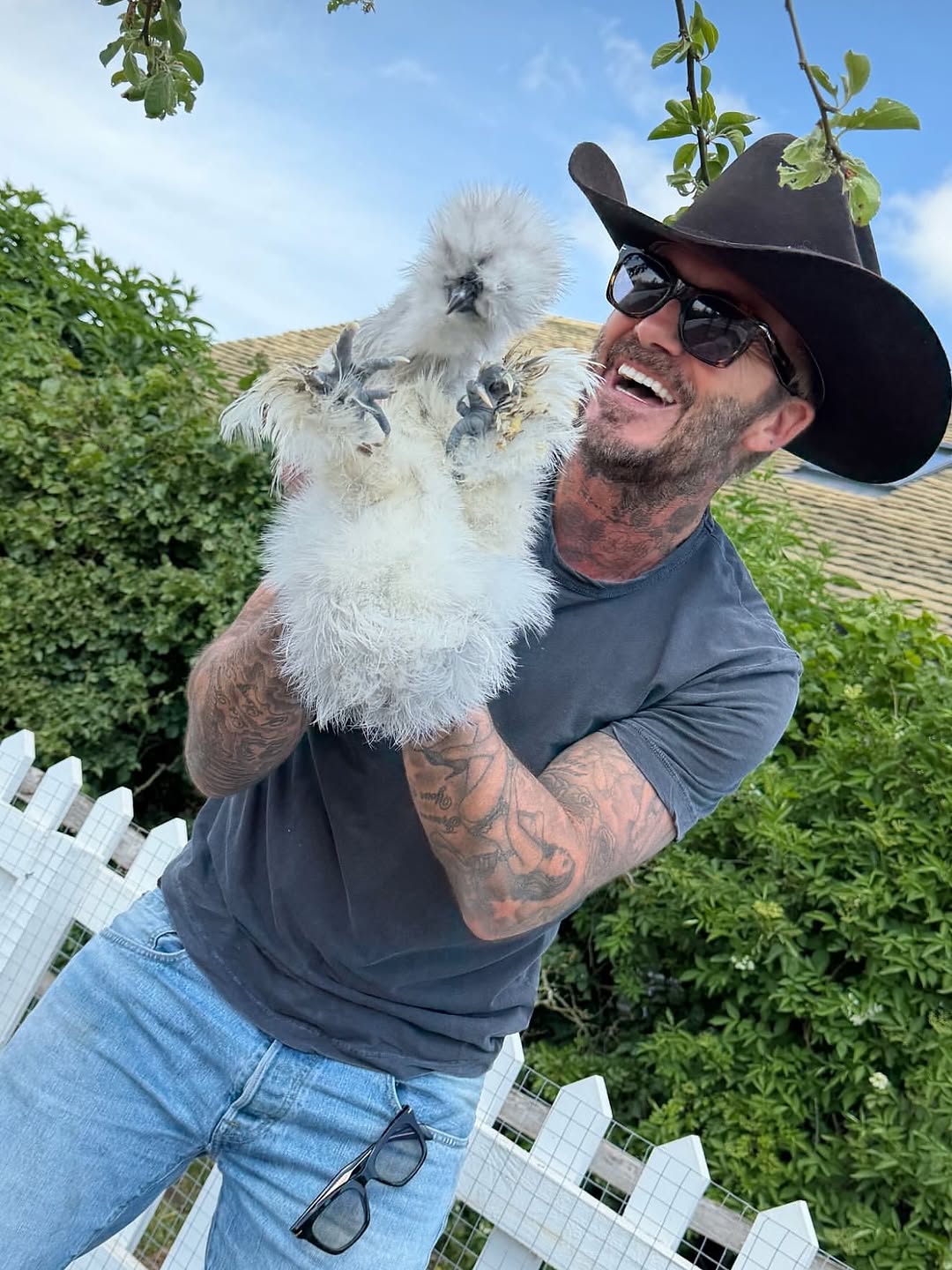 David Beckham hào hứng khoe "thành quả" làm vườn tại nhà, Victoria Beckham tiết lộ một chi tiết thú vị về gia đình- Ảnh 7.