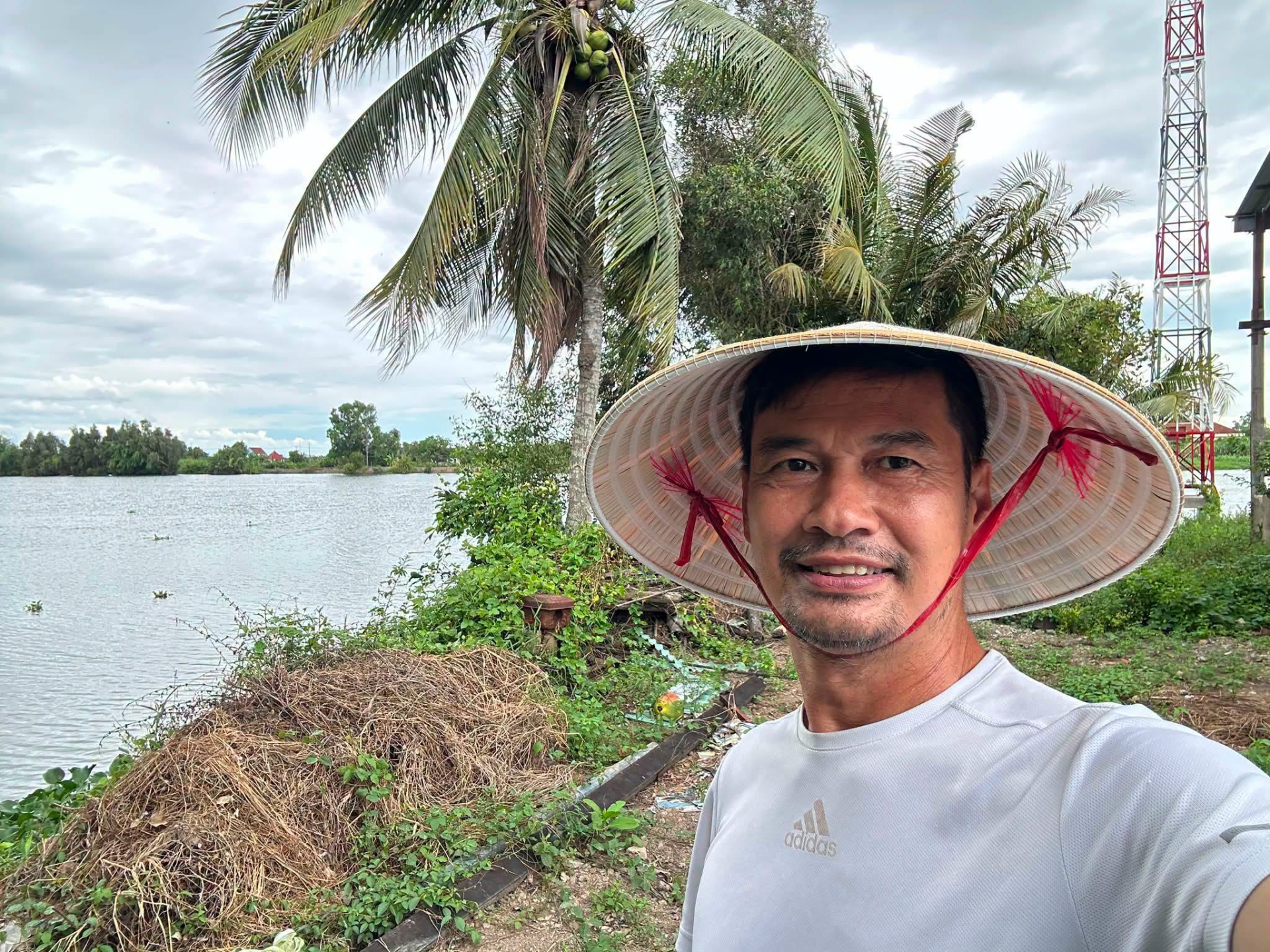 Nam diễn vi&ecirc;n Việt về qu&ecirc; mở tiệm lẩu b&igrave;nh d&acirc;n, tự tay phục vụ từng thực kh&aacute;ch- Ảnh 4.