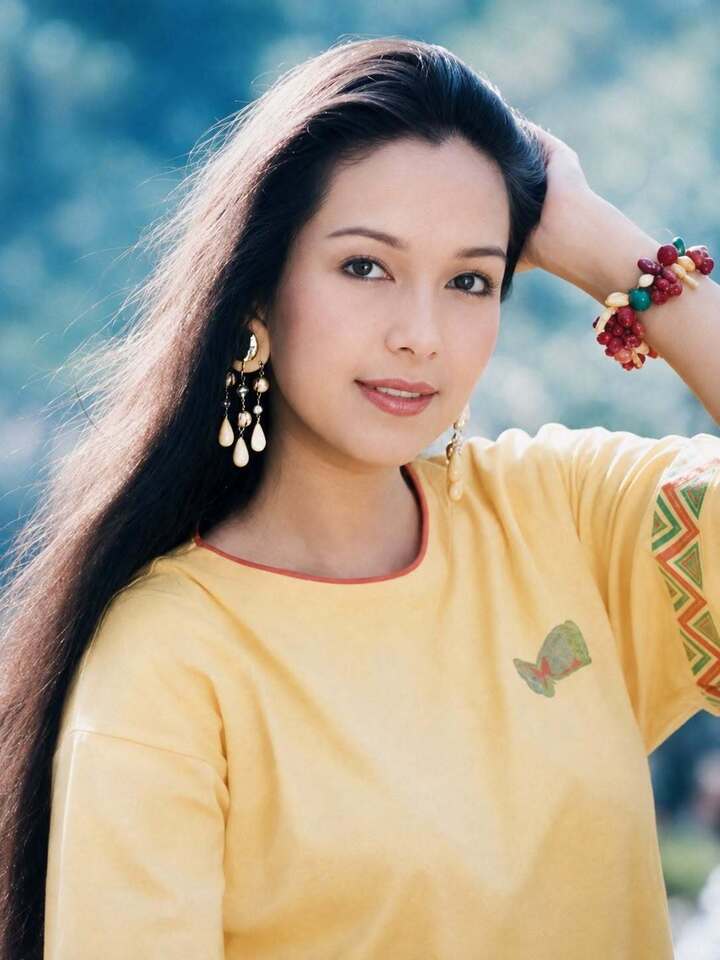 'Nữ ho&agrave;ng ảnh lịch' Diễm My lạ lẫm với t&oacute;c ngắn trong ảnh hiếm hơn 30 năm trước- Ảnh 4.