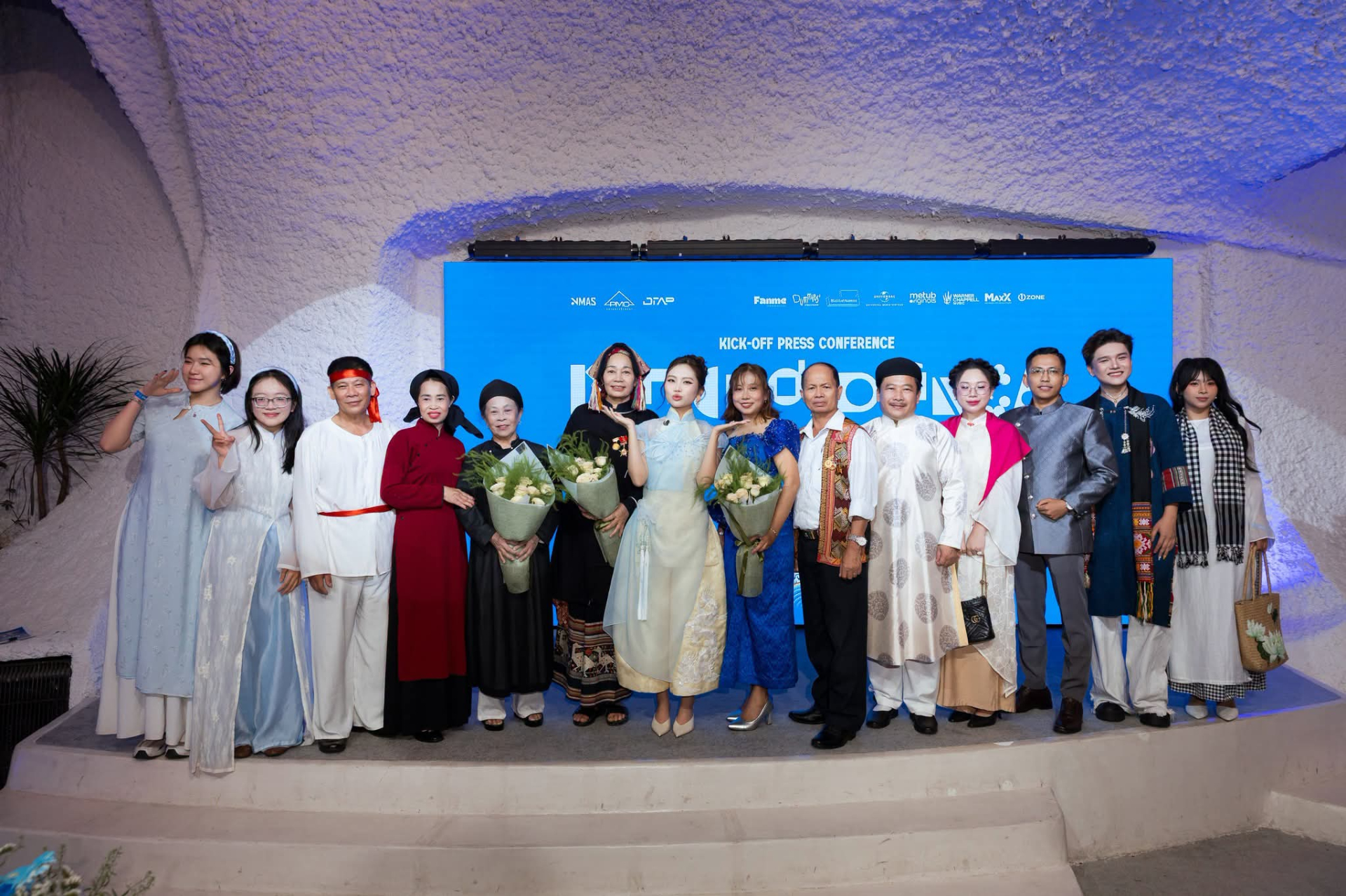 Cả showbiz gi&uacute;p Phương Mỹ Chi ho&agrave;n th&agrave;nh cột mốc trọng đại- Ảnh 6.