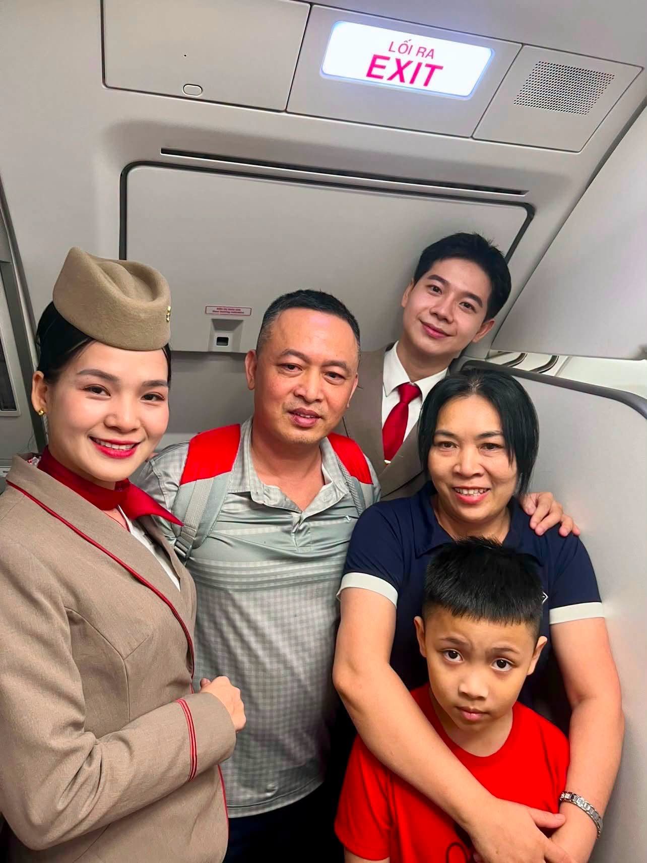 2 ng&agrave;y trước - 31/8, một chuyến bay của Sun PhuQuoc Airways gặp t&igrave;nh huống khẩn cấp khi ở độ cao 10.000m - Ảnh 1.