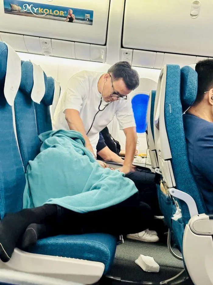 2 ng&agrave;y trước - 31/8, một chuyến bay của Sun PhuQuoc Airways gặp t&igrave;nh huống khẩn cấp khi ở độ cao 10.000m - Ảnh 2.