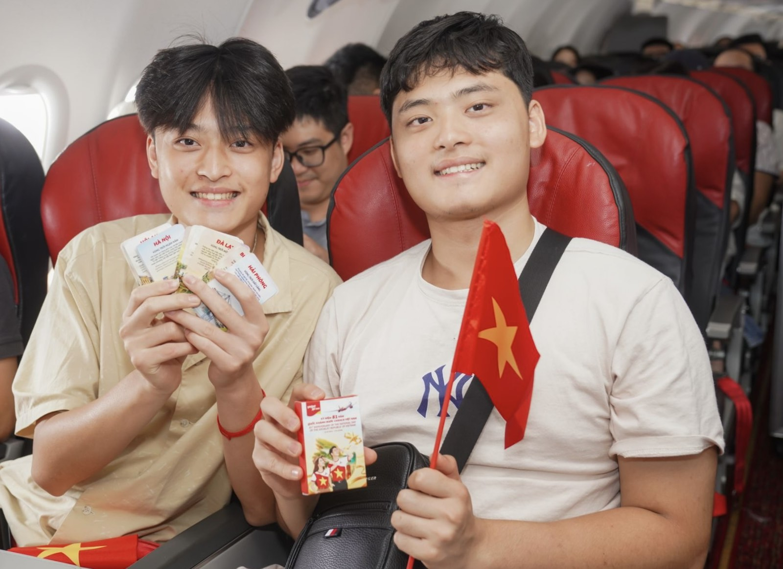 &rlm;Sắc đỏ sao v&agrave;ng rực rỡ từ s&acirc;n bay đến những chuyến bay Vietjet dịp Quốc kh&aacute;nh 2/9&rlm; - Ảnh 4.