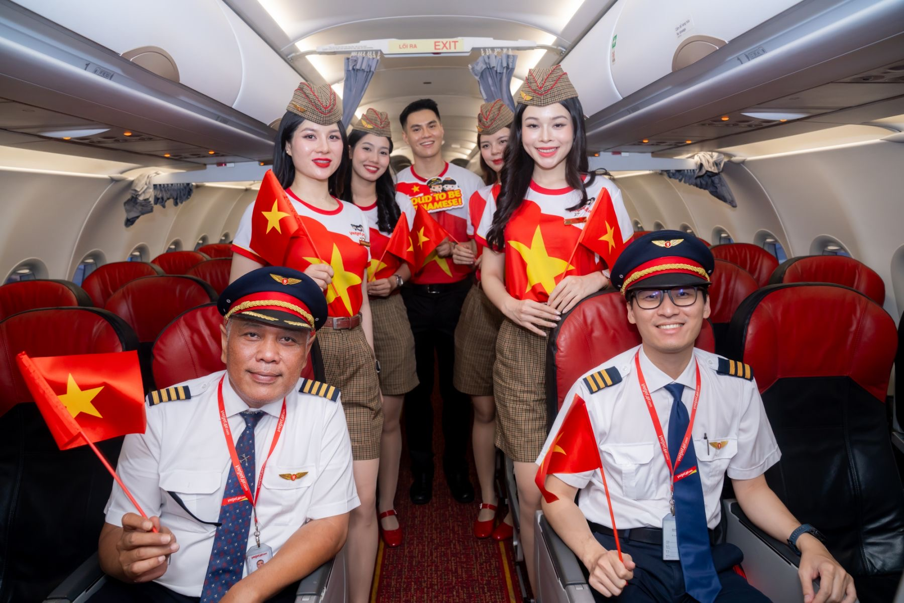 &rlm;Sắc đỏ sao v&agrave;ng rực rỡ từ s&acirc;n bay đến những chuyến bay Vietjet dịp Quốc kh&aacute;nh 2/9&rlm; - Ảnh 8.