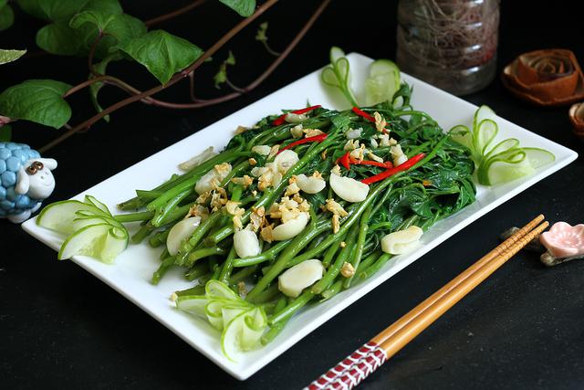 Từng bị coi là “thức ăn bỏ đi”, rau khoai lang nay được săn lùng vì loạt giá trị dinh dưỡng bất ngờ- Ảnh 1.
