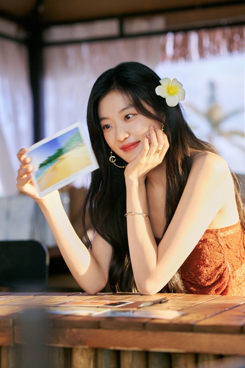 Nữ ch&iacute;nh ng&ocirc;n t&igrave;nh hot nhất l&uacute;c n&agrave;y: Mỹ nữ 1m72 sở hữu đ&ocirc;i ch&acirc;n triệu người ao ước- Ảnh 1.