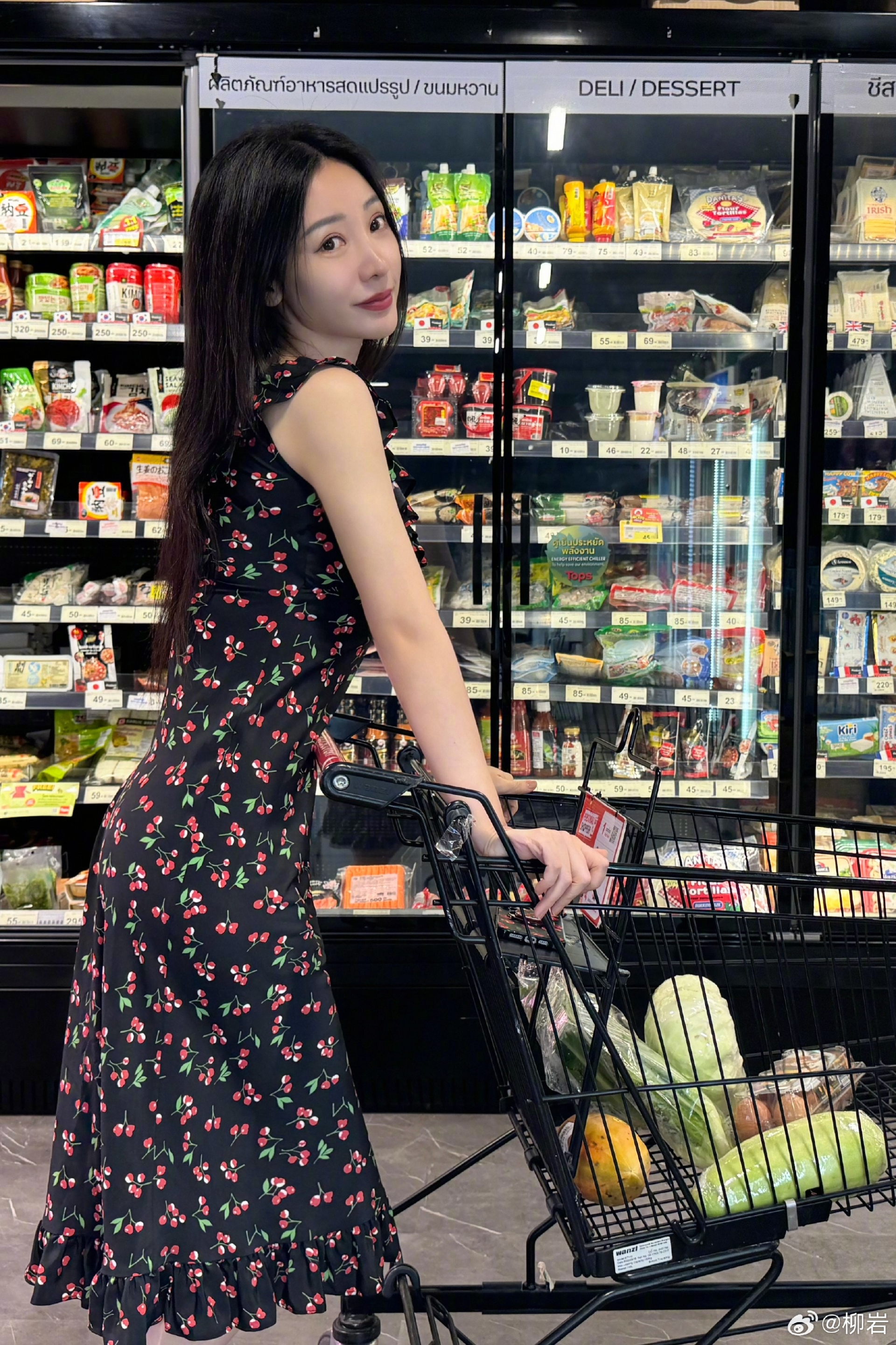 Chị Đẹp gợi cảm nhất showbiz biến mất 9 th&aacute;ng qua, từng bị bắt gặp đi bệnh viện c&ugrave;ng mẹ với v&ograve;ng 2 l&ugrave;m x&ugrave;m- Ảnh 3.