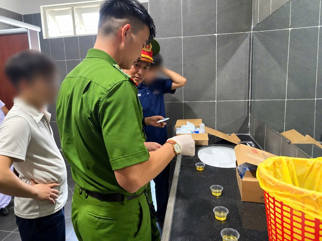 C&ocirc;ng an bất ngờ kiểm tra h&agrave;ng trăm người thuộc 3 c&ocirc;ng ty- Ảnh 5.