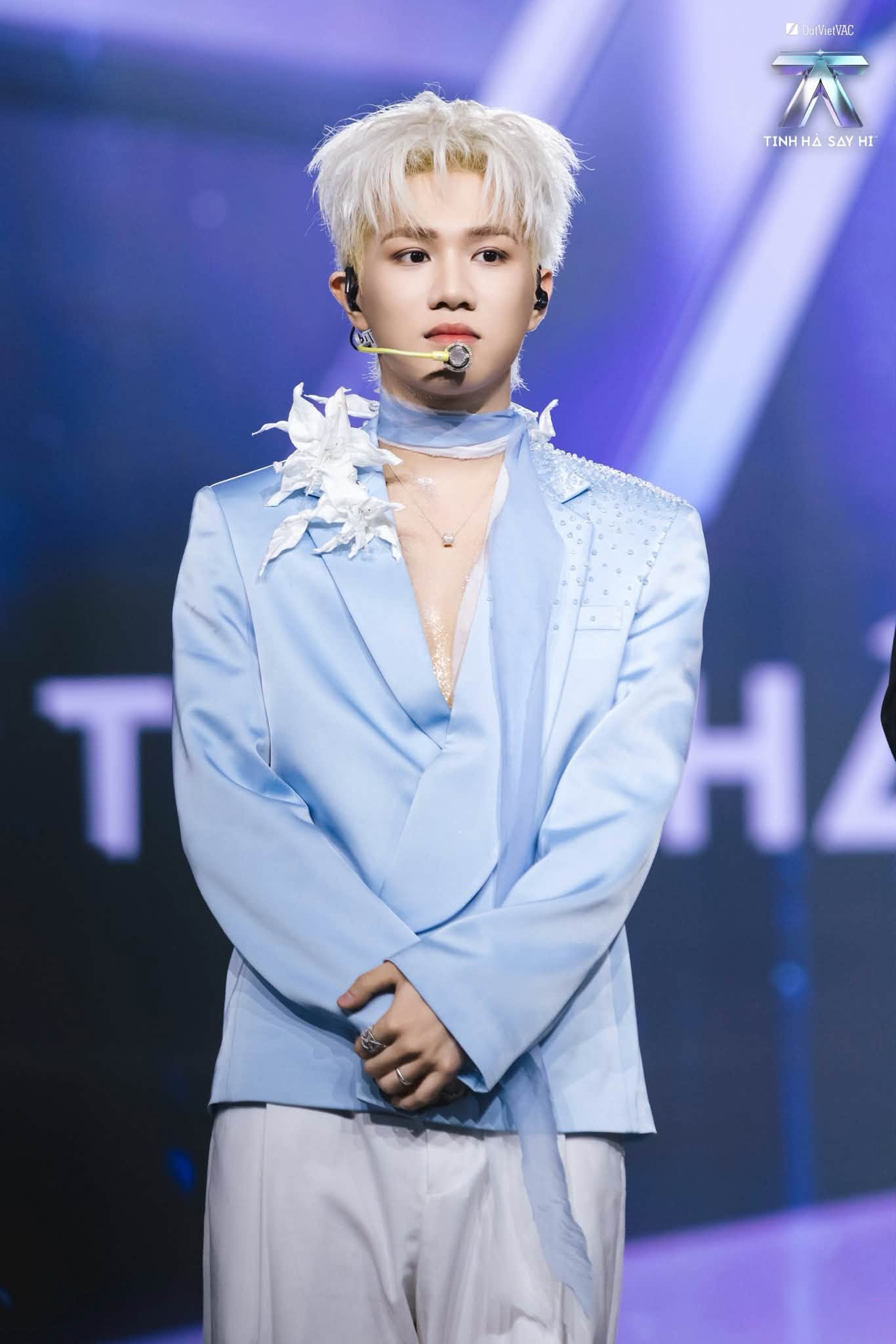 Ca sĩ Việt l&agrave; thủ khoa thanh nhạc: Li&ecirc;n tiếp oanh tạc Top Trending, vừa "đổi gi&oacute;" h&aacute;t ballad đ&atilde; chiếm s&oacute;ng mạng x&atilde; hội- Ảnh 7.