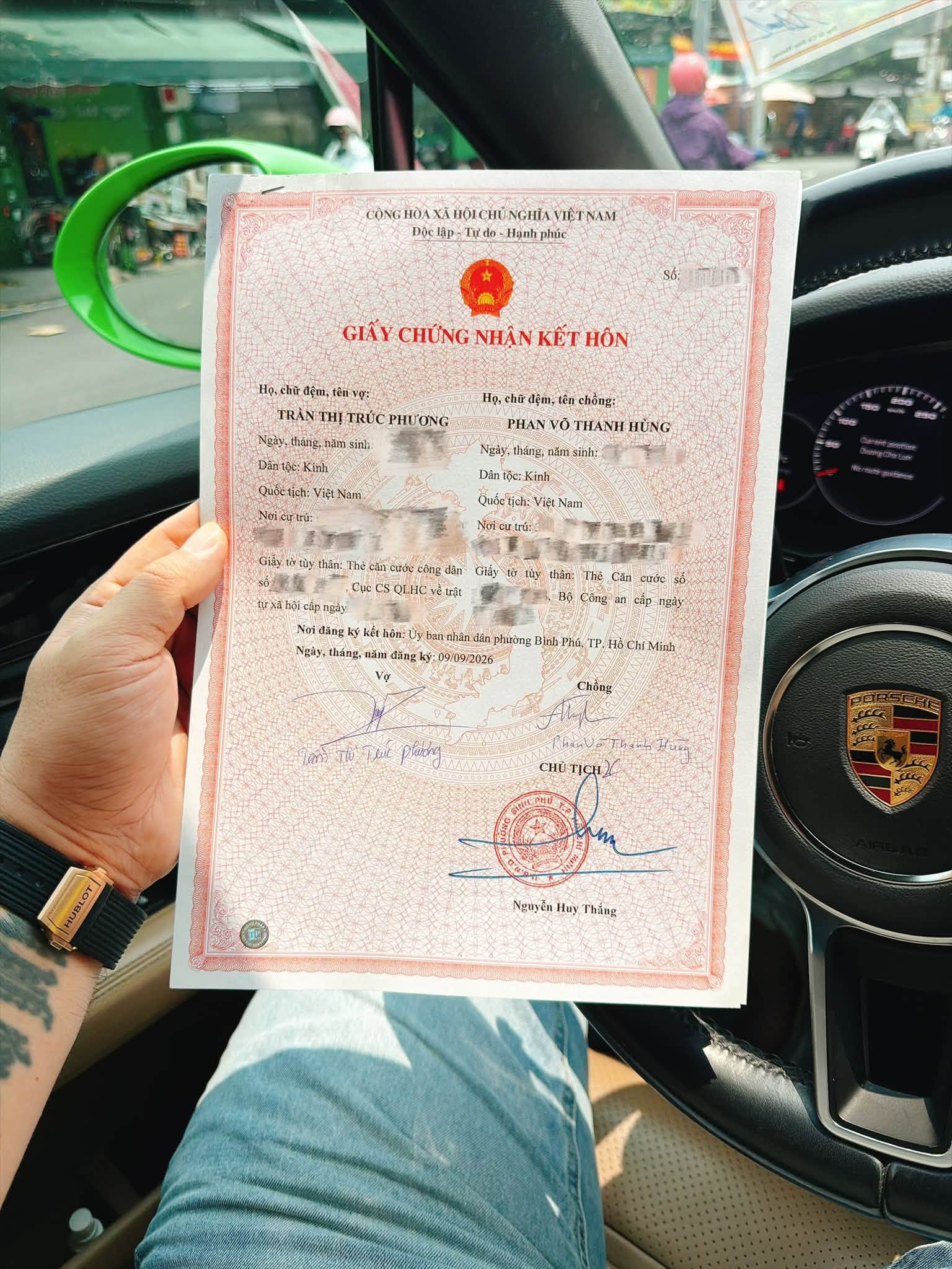 Cặp đ&ocirc;i ca sĩ Vbiz - CEO l&agrave; mẹ đơn th&acirc;n 3 con th&ocirc;ng b&aacute;o đăng k&yacute; kết h&ocirc;n- Ảnh 2.