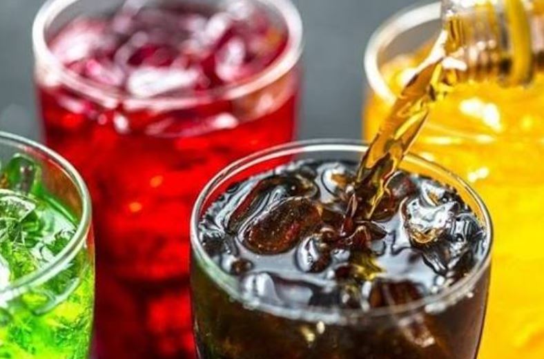 Người đ&agrave;n &ocirc;ng su&yacute;t mất thị lực v&igrave; kiểu ăn uống quen thuộc- Ảnh 1.