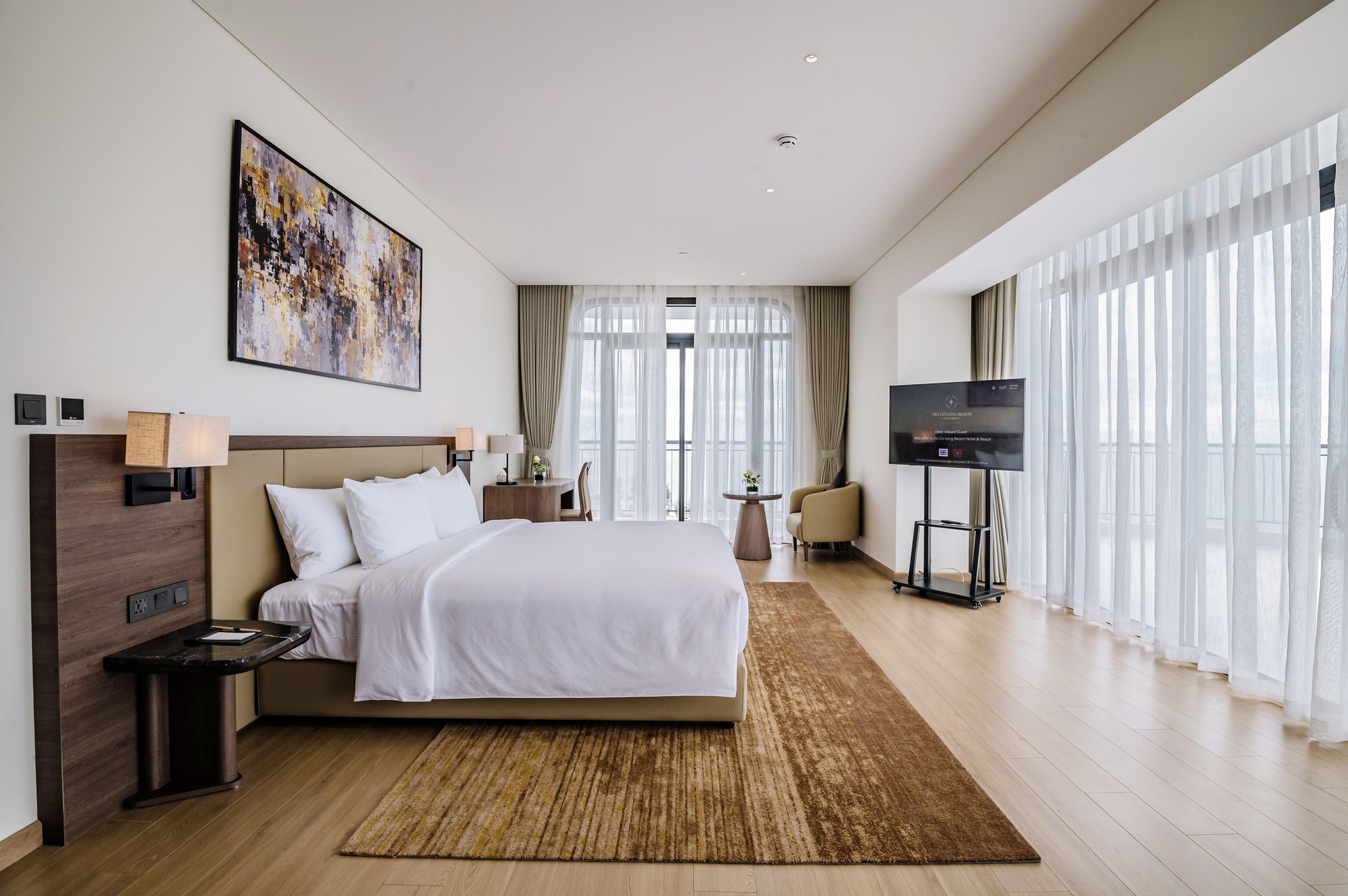 Đ&acirc;y l&agrave; b&atilde;i biển d&agrave;i nhất Việt Nam, vừa xuất hiện quần thể đặc biệt rộng hơn 20 ha: 17km Cong h&igrave;nh v&agrave;nh khuy&ecirc;n, nằm ở địa đầu v&ugrave;ng Đ&ocirc;ng Bắc, được v&iacute; như "n&agrave;ng thơ ngủ qu&ecirc;n" - Ảnh 6.