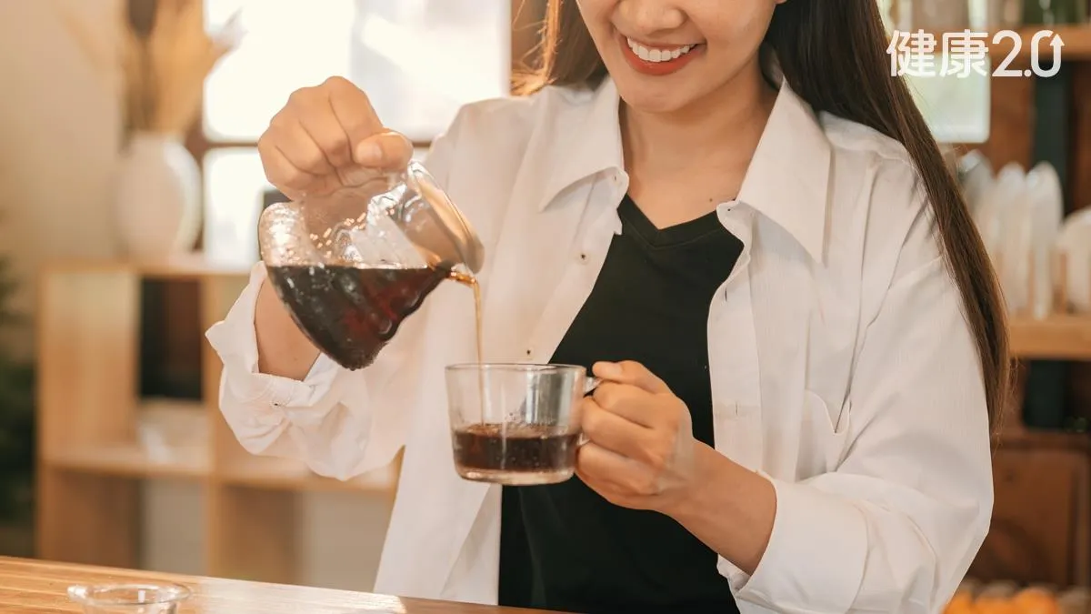 Uống tr&agrave; mỗi ng&agrave;y c&oacute; thể g&acirc;y hại cho thận? B&aacute;c sĩ cảnh b&aacute;o: C&aacute;ch uống tr&agrave; n&agrave;y l&agrave; nguy hiểm nhất - Ảnh 2.