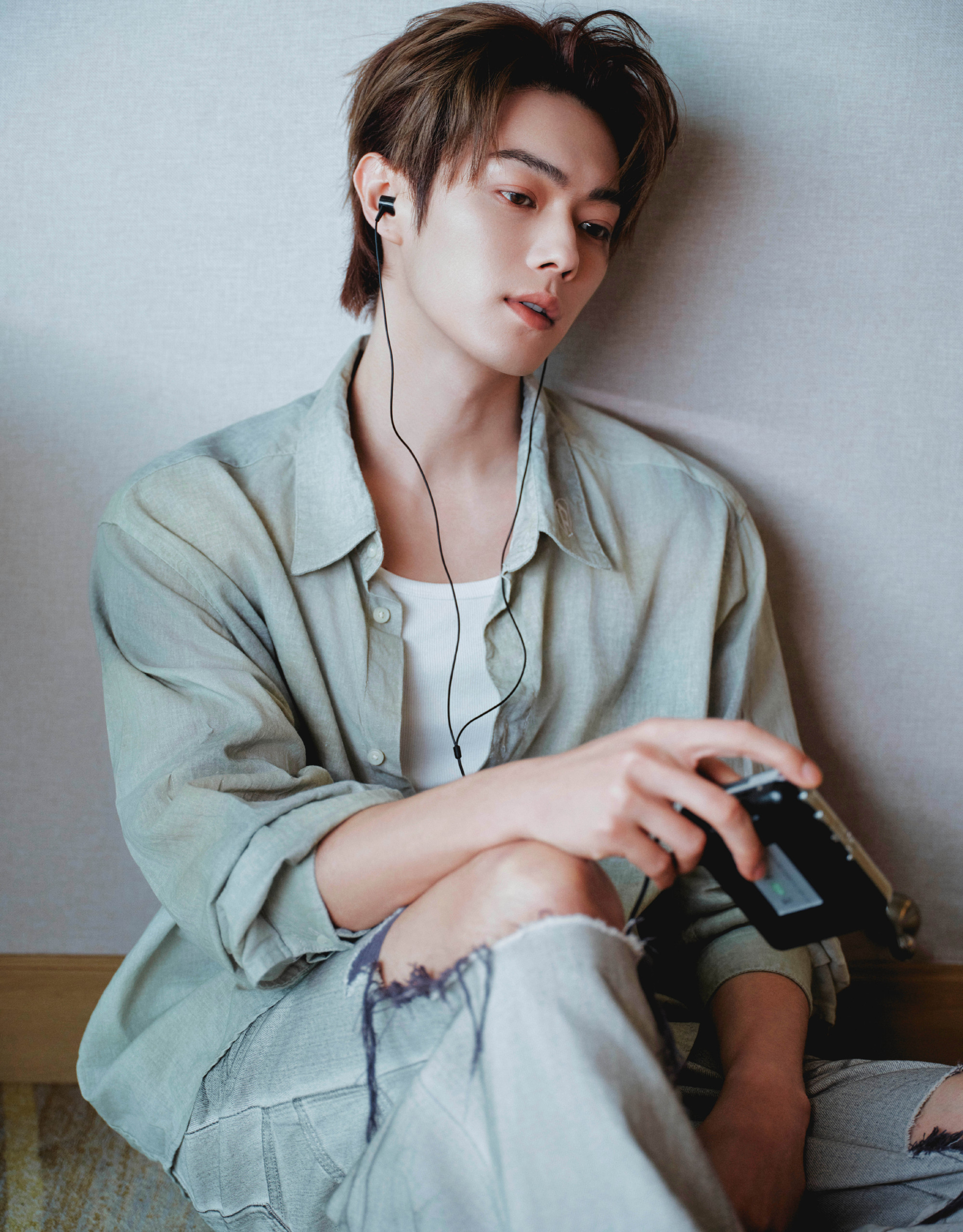 "Hot boy đẹp nhất Tử Cấm Thành" Hứa Khải đổ bộ Tân Sơn Nhất: Visual đời thực vừa soái vừa ngầu không chỗ chê- Ảnh 10.