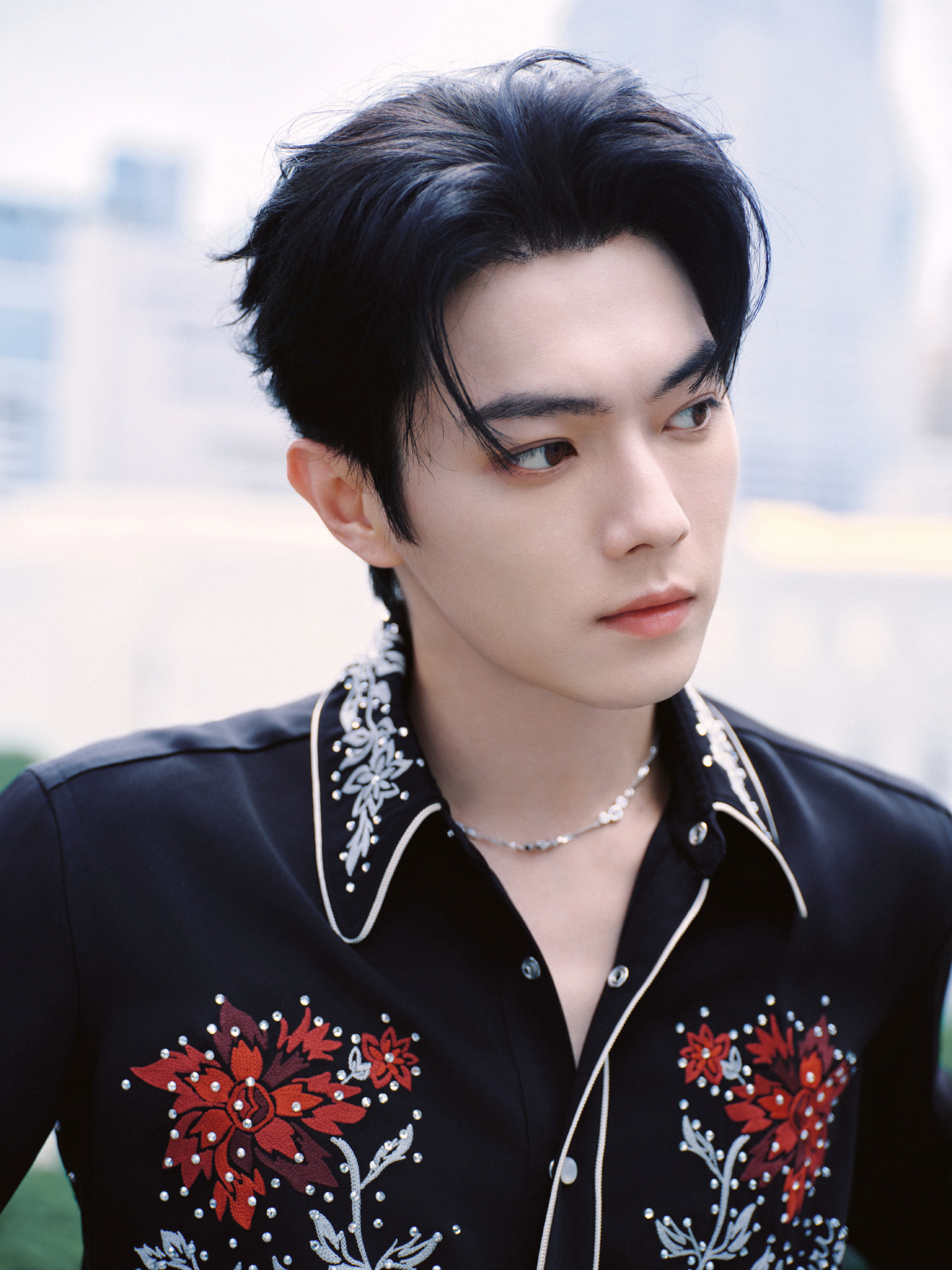 "Hot boy đẹp nhất Tử Cấm Thành" Hứa Khải đổ bộ Tân Sơn Nhất: Visual đời thực vừa soái vừa ngầu không chỗ chê- Ảnh 9.