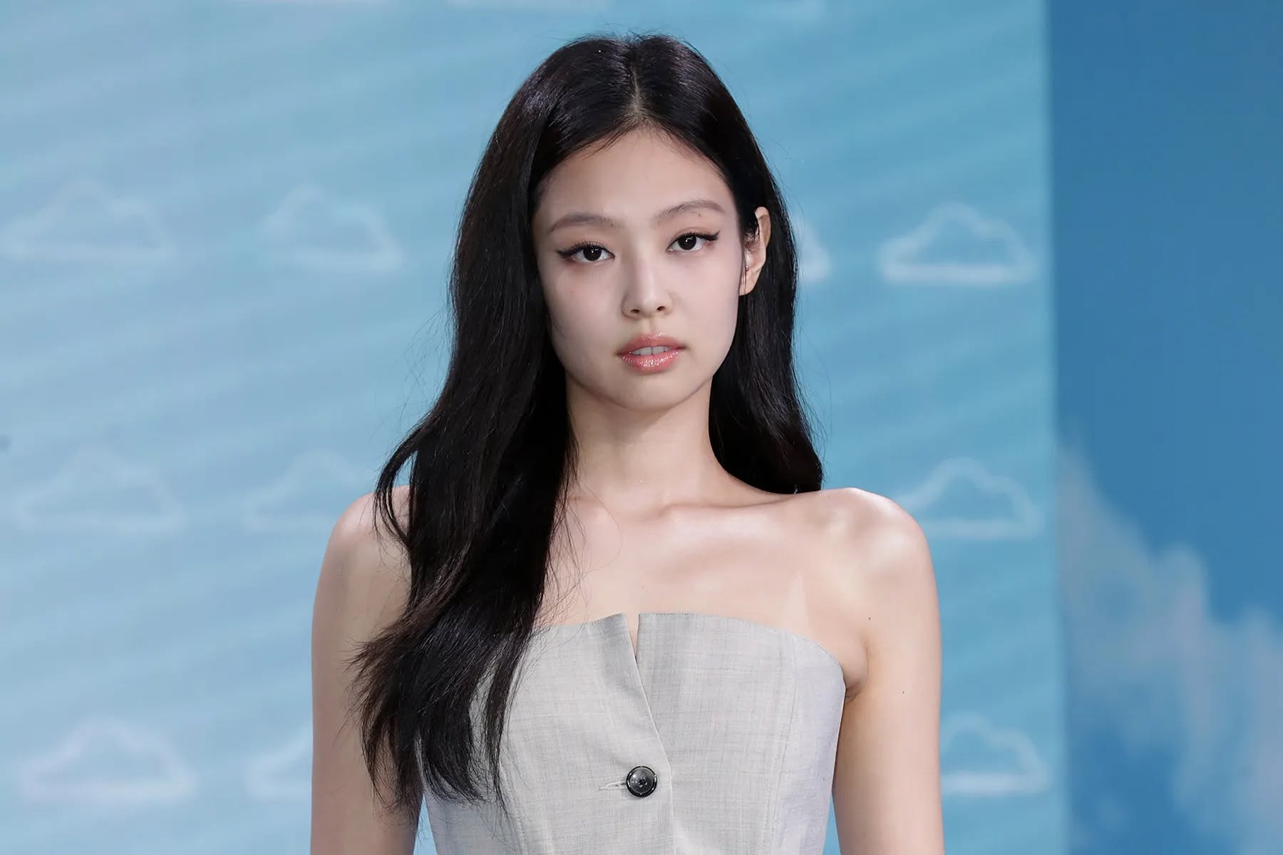 B&ecirc;n trong căn nh&agrave; của Jennie (BLACKPINK): Nội thất xa xỉ, ri&ecirc;ng chiếc giường đ&atilde; 3 tỷ đồng - Ảnh 1.