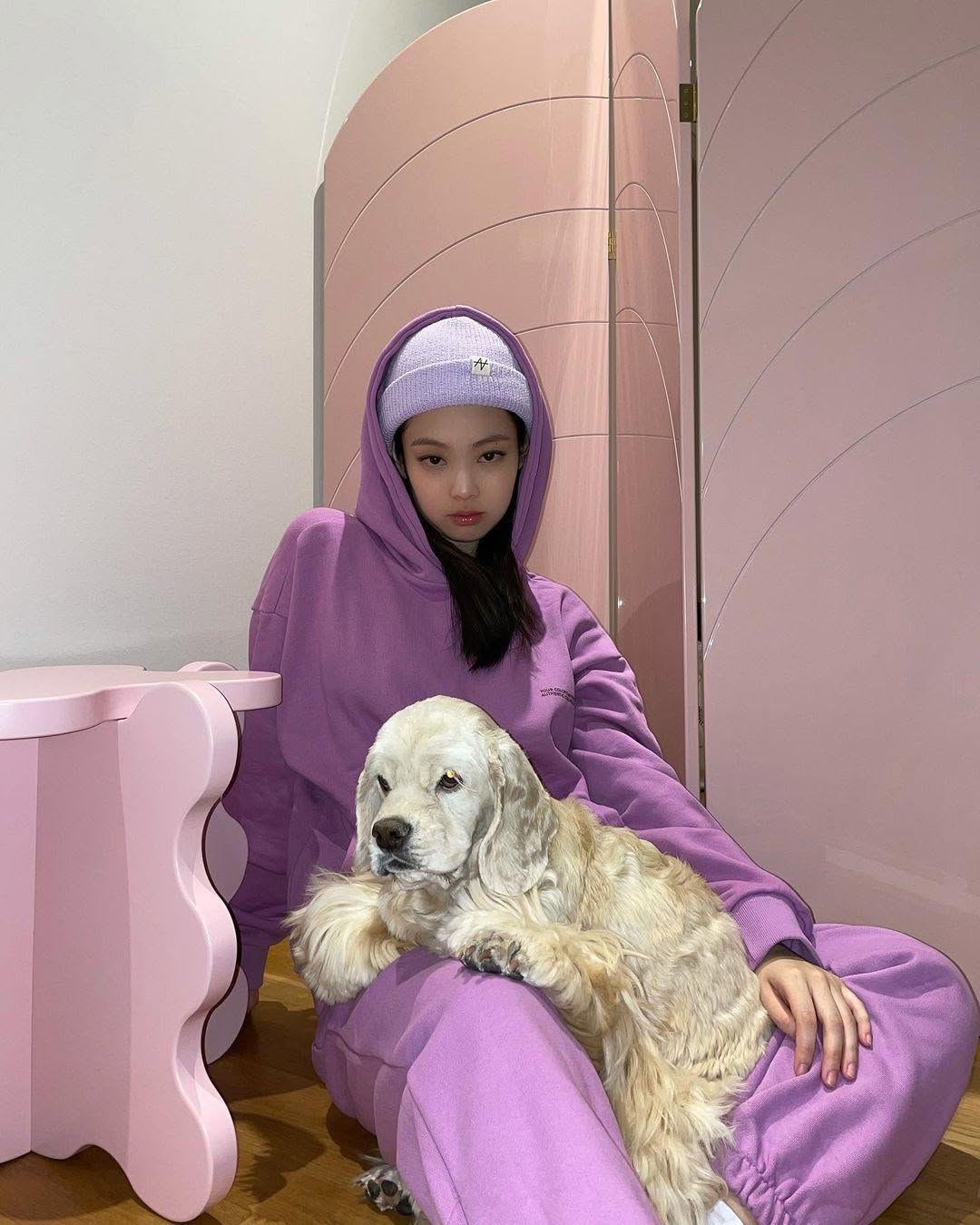 B&ecirc;n trong căn nh&agrave; của Jennie (BLACKPINK): Nội thất xa xỉ, ri&ecirc;ng chiếc giường đ&atilde; 3 tỷ đồng - Ảnh 10.