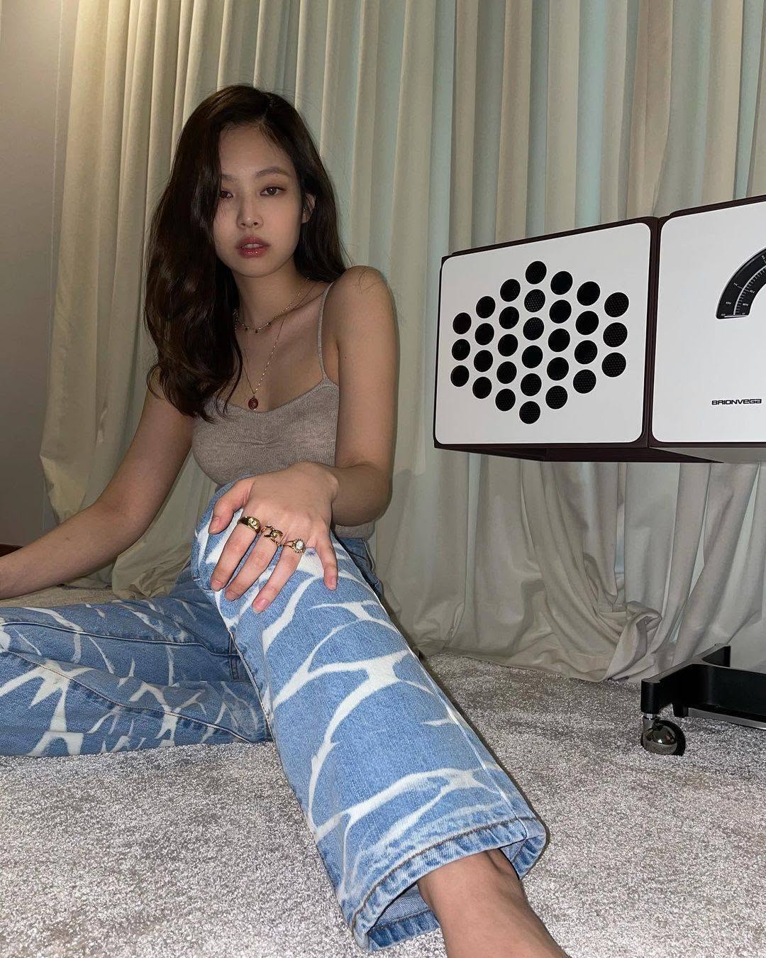 B&ecirc;n trong căn nh&agrave; của Jennie (BLACKPINK): Nội thất xa xỉ, ri&ecirc;ng chiếc giường đ&atilde; 3 tỷ đồng - Ảnh 11.
