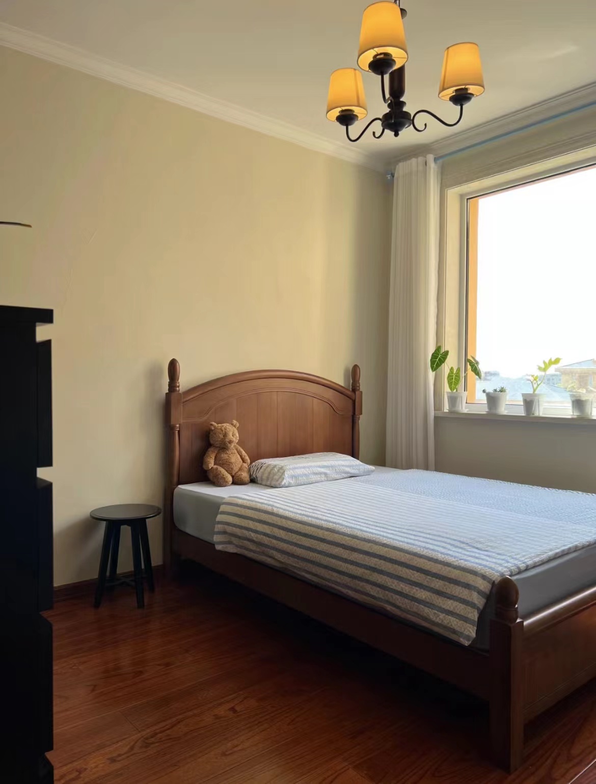 Xem 2 ng&ocirc;i nh&agrave; n&agrave;y mới hiểu v&igrave; sao ng&agrave;y c&agrave;ng nhiều người bỏ sofa, b&agrave;n tr&agrave; v&agrave; kệ tivi- Ảnh 15.