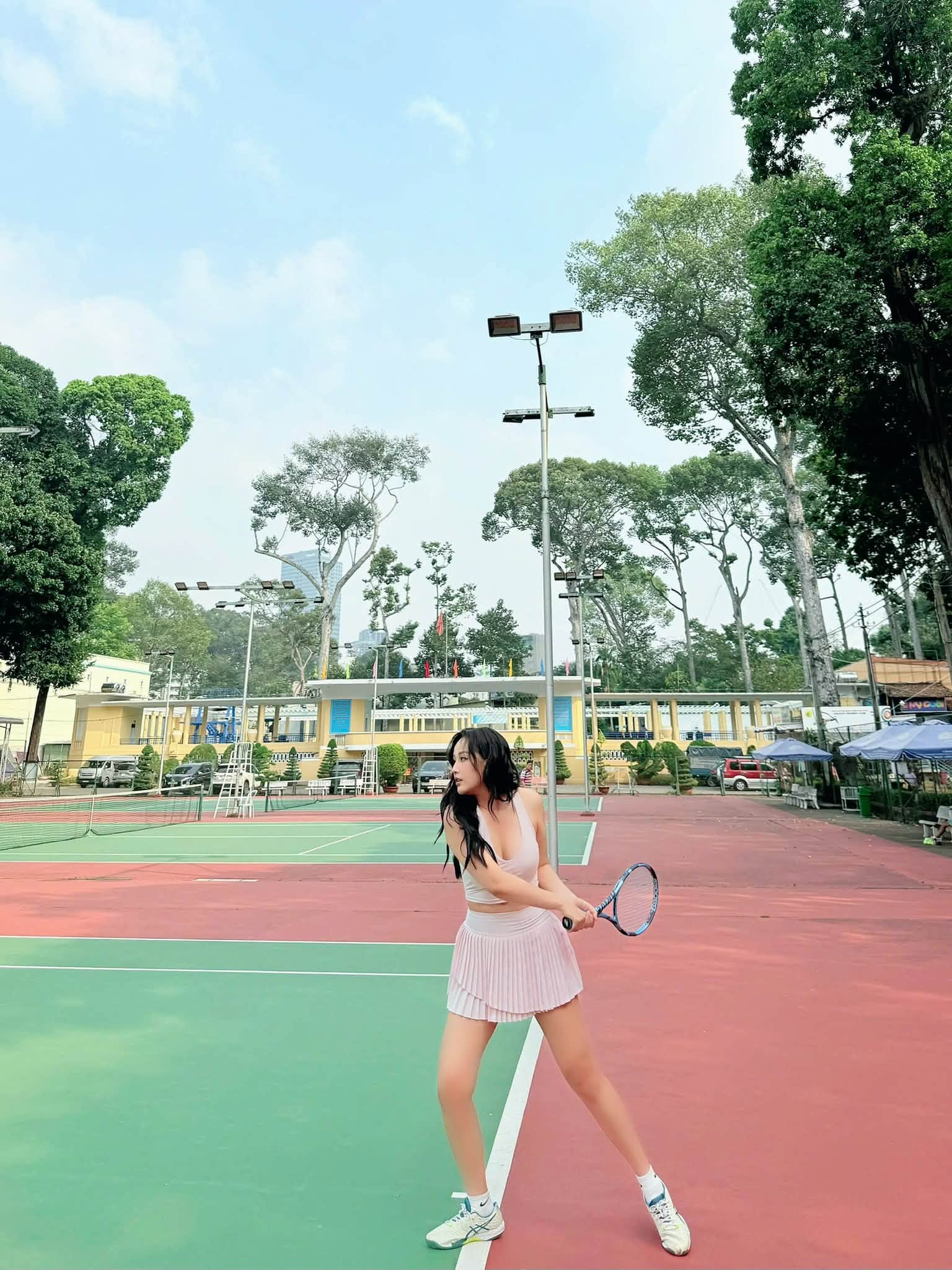 M&ecirc; đủ m&ocirc;n rồi, d&agrave;n mỹ nh&acirc;n Việt cuối c&ugrave;ng vẫn quay về với tennis: C&aacute;i chất &ldquo;quiet luxury&rdquo; kh&oacute; m&agrave; thay thế - Ảnh 2.