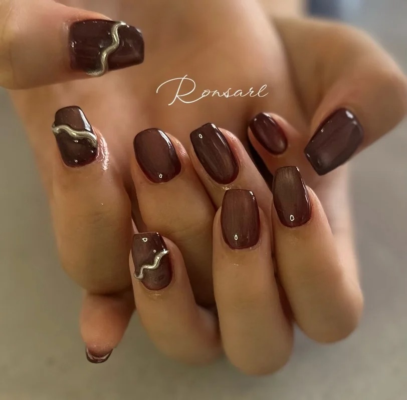 Nail màu cà phê là lựa chọn “chân ái” của mùa thu 2026: Đẹp tinh tế kiểu old money- Ảnh 10.