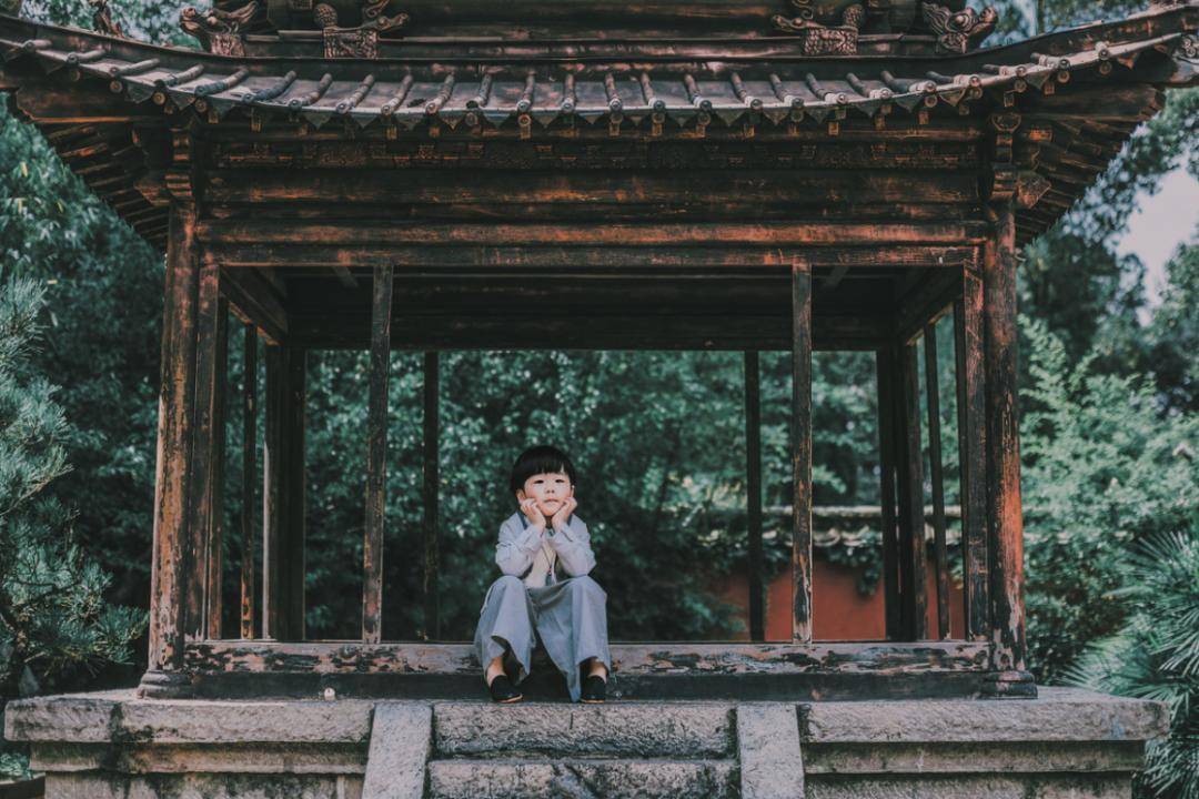 Đừng đi đâu cũng kể chuyện của con: Dù con xuất sắc hay bình thường, cha mẹ càng nên biết giữ lời - Ảnh 1.