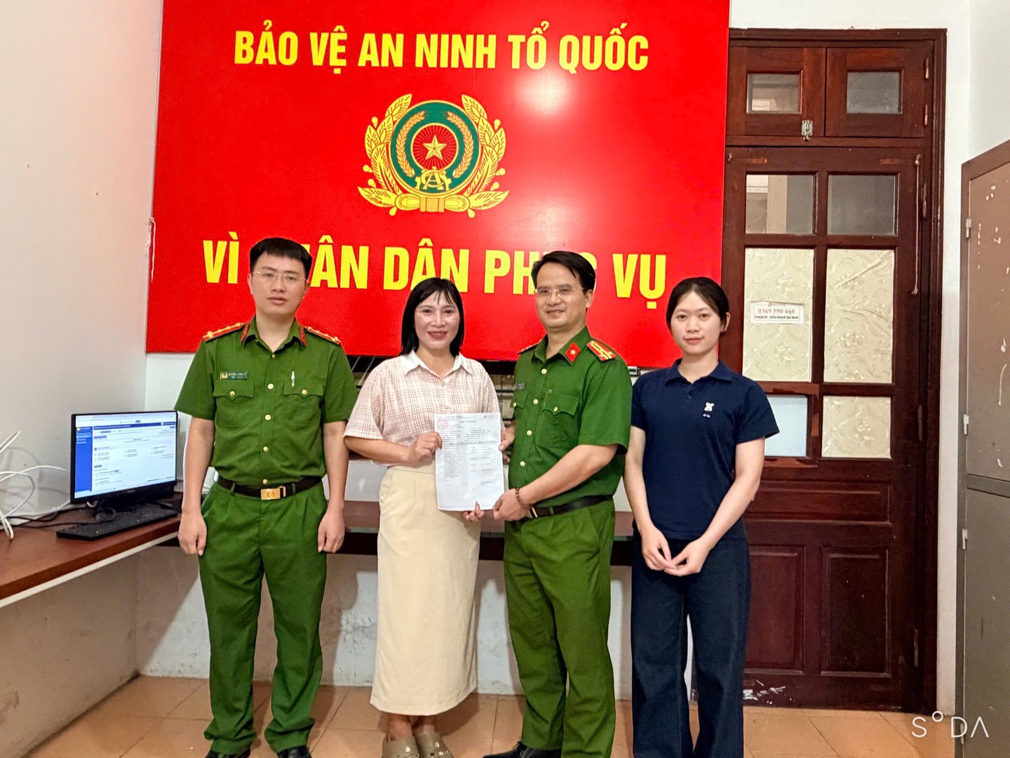 C&ocirc;ng an khẩn trương x&aacute;c minh giao dịch chuyển khoản 1,62 tỷ đồng v&agrave;o t&agrave;i khoản của c&ocirc; gi&aacute;o Nguyễn Thị Qu&yacute; SN 1984- Ảnh 1.