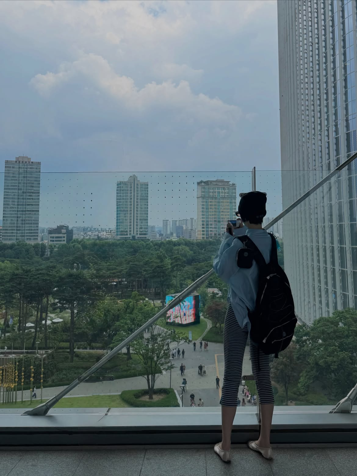 Mỹ nh&acirc;n đẹp nhất thế giới: 65% cơ thể l&agrave; ch&acirc;n, mặt xinh d&aacute;ng nuột, gu ăn mặc cực cuốn - Ảnh 10.