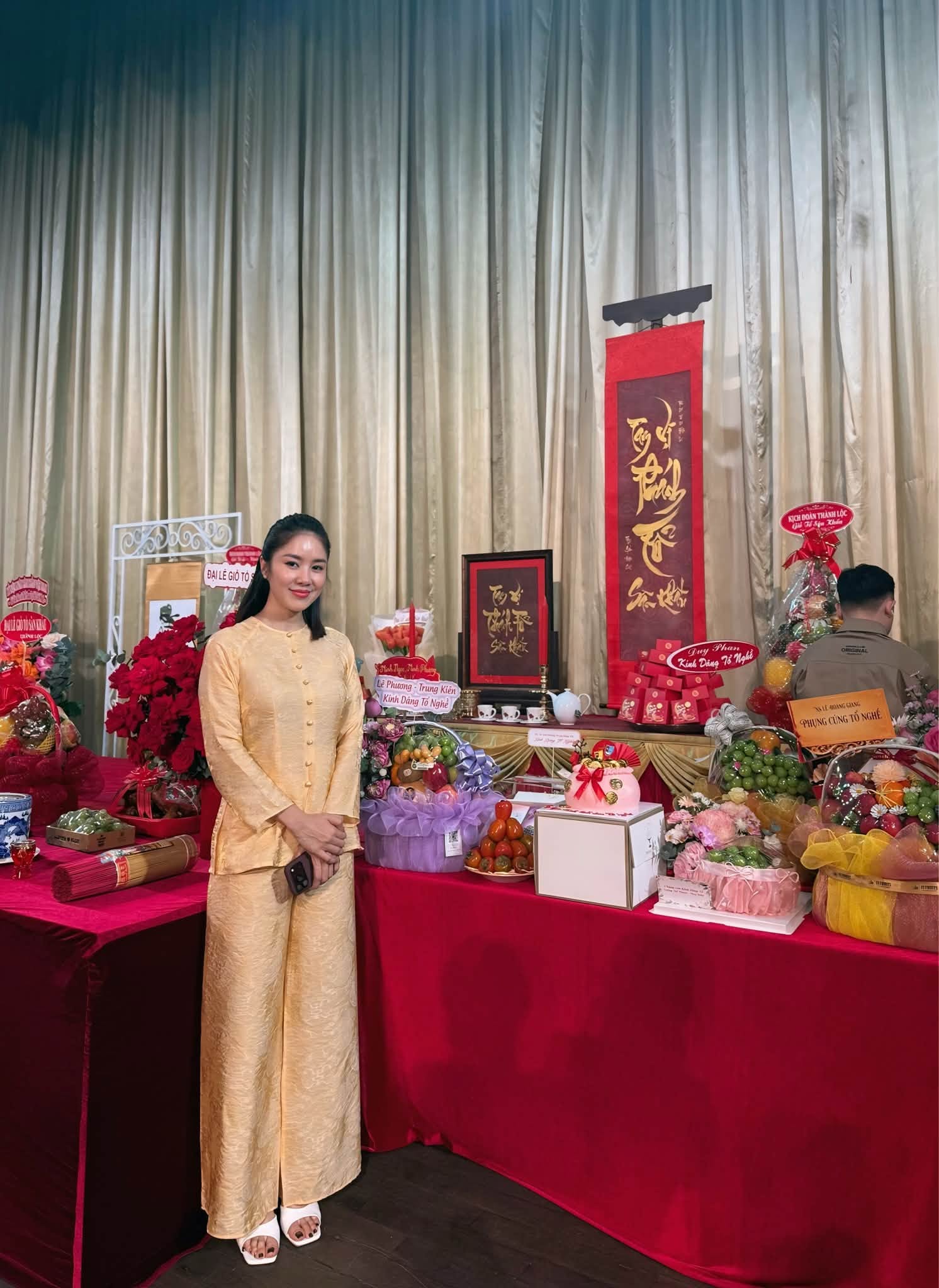 Nghệ sĩ Hoài Linh chủ trì thực hiện nghi lễ, dàn sao Việt tề tựu tại đền thờ 100 tỷ - Ảnh 11.