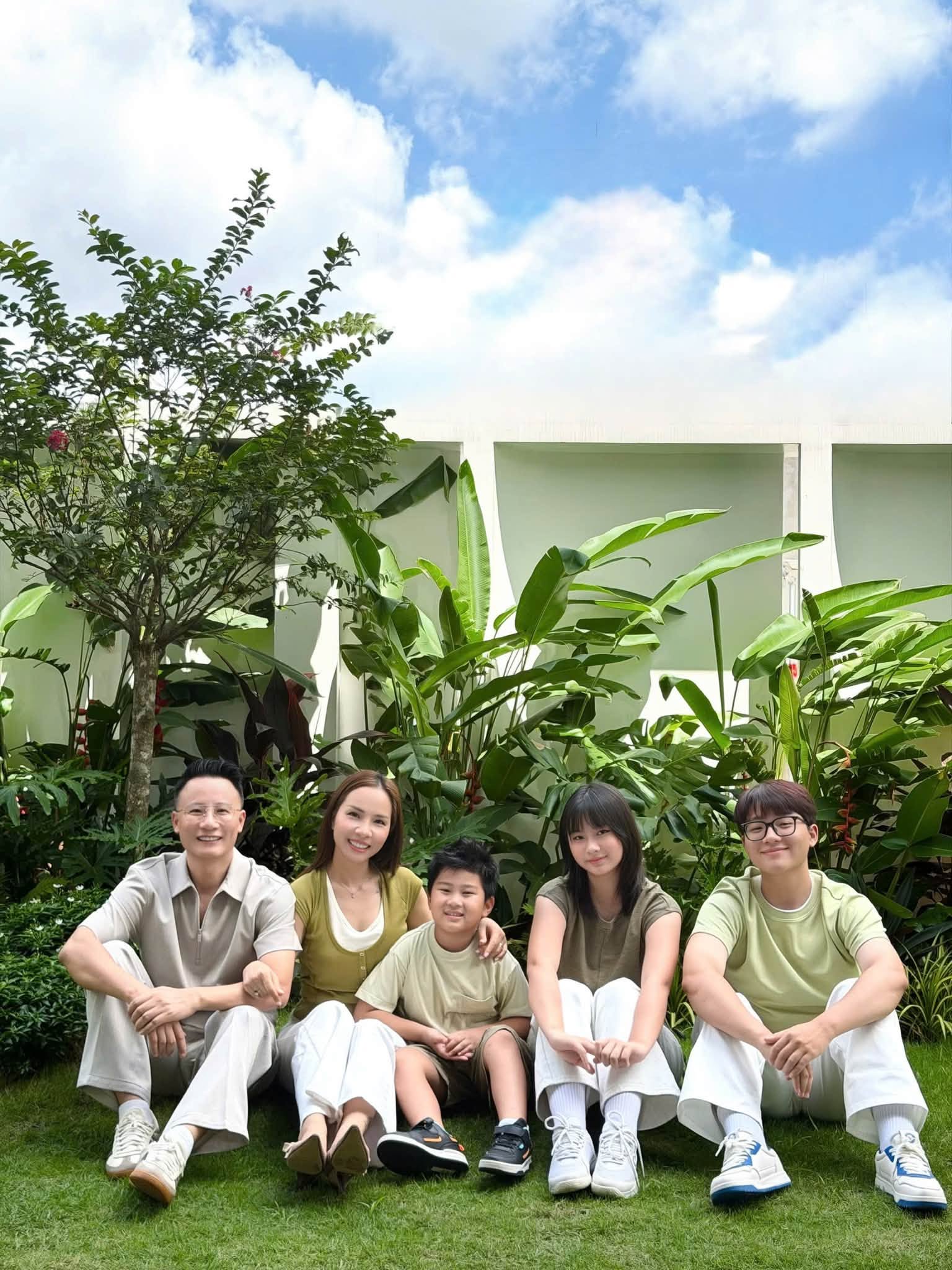 Nam nghệ sĩ Việt cưới vợ miền T&acirc;y, sở hữu biệt thự nh&agrave; vườn rộng 500m&sup2; - Ảnh 4.