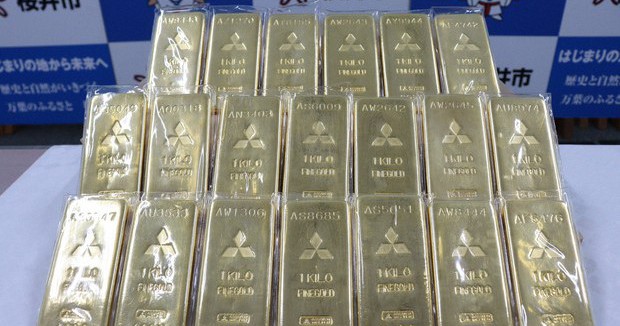 Cụ &ocirc;ng ngo&agrave;i 70 tuổi hiến tặng 20 kg v&agrave;ng trị gi&aacute; hơn 54 tỷ đồng cho qu&ecirc; hương - Ảnh 1.
